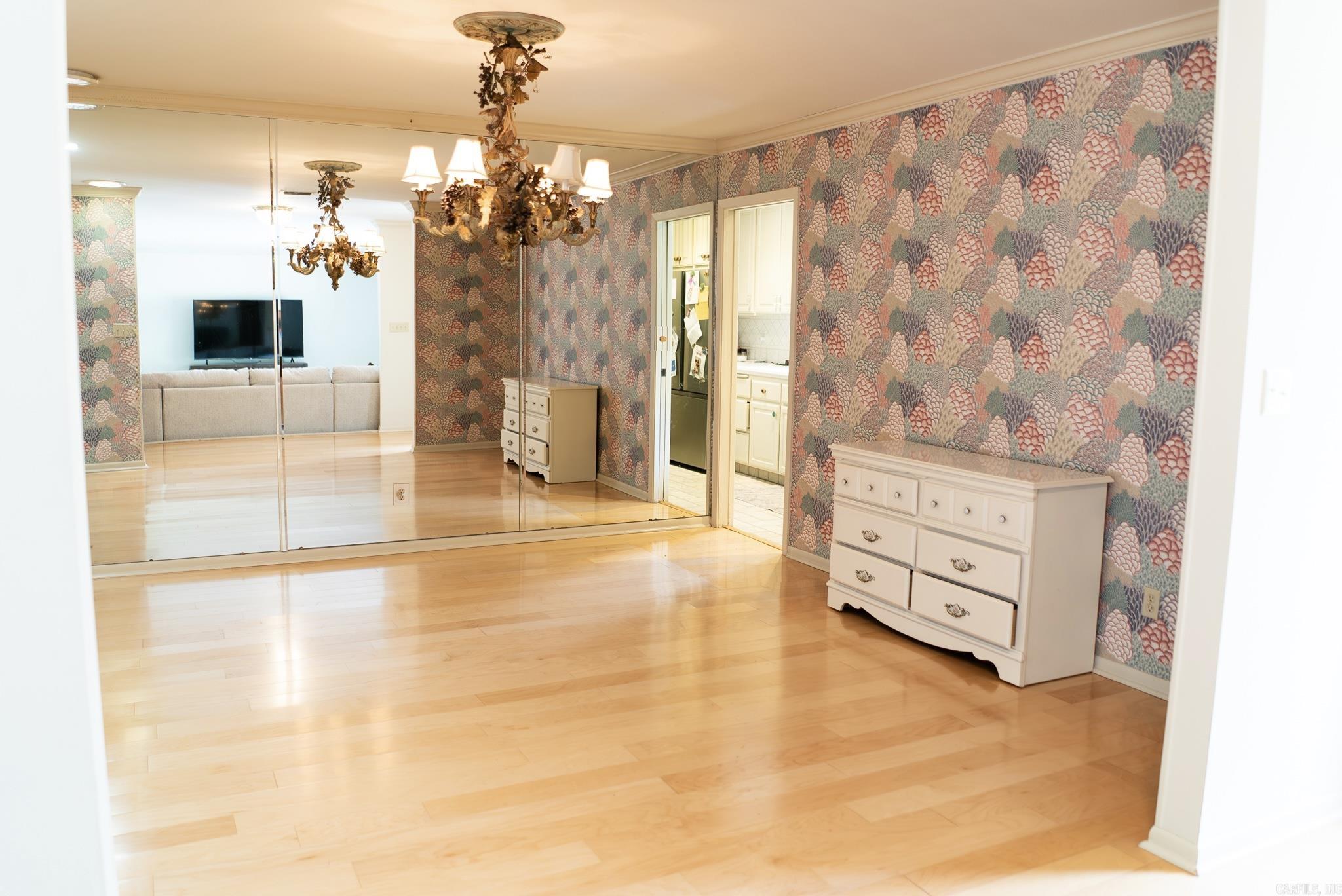 VIVIAN MANOR - Residential