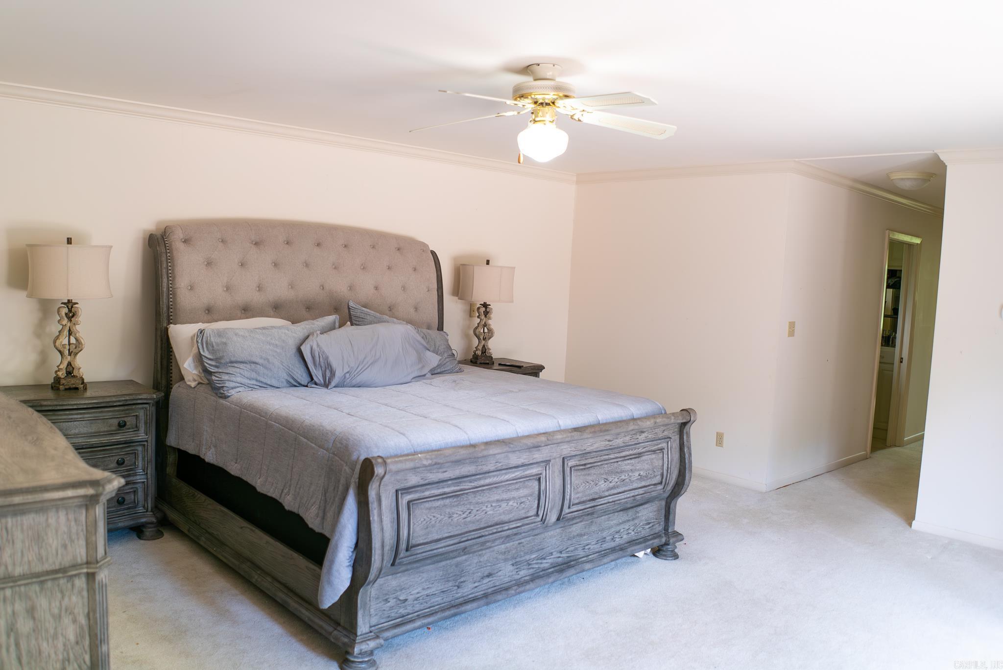VIVIAN MANOR - Residential