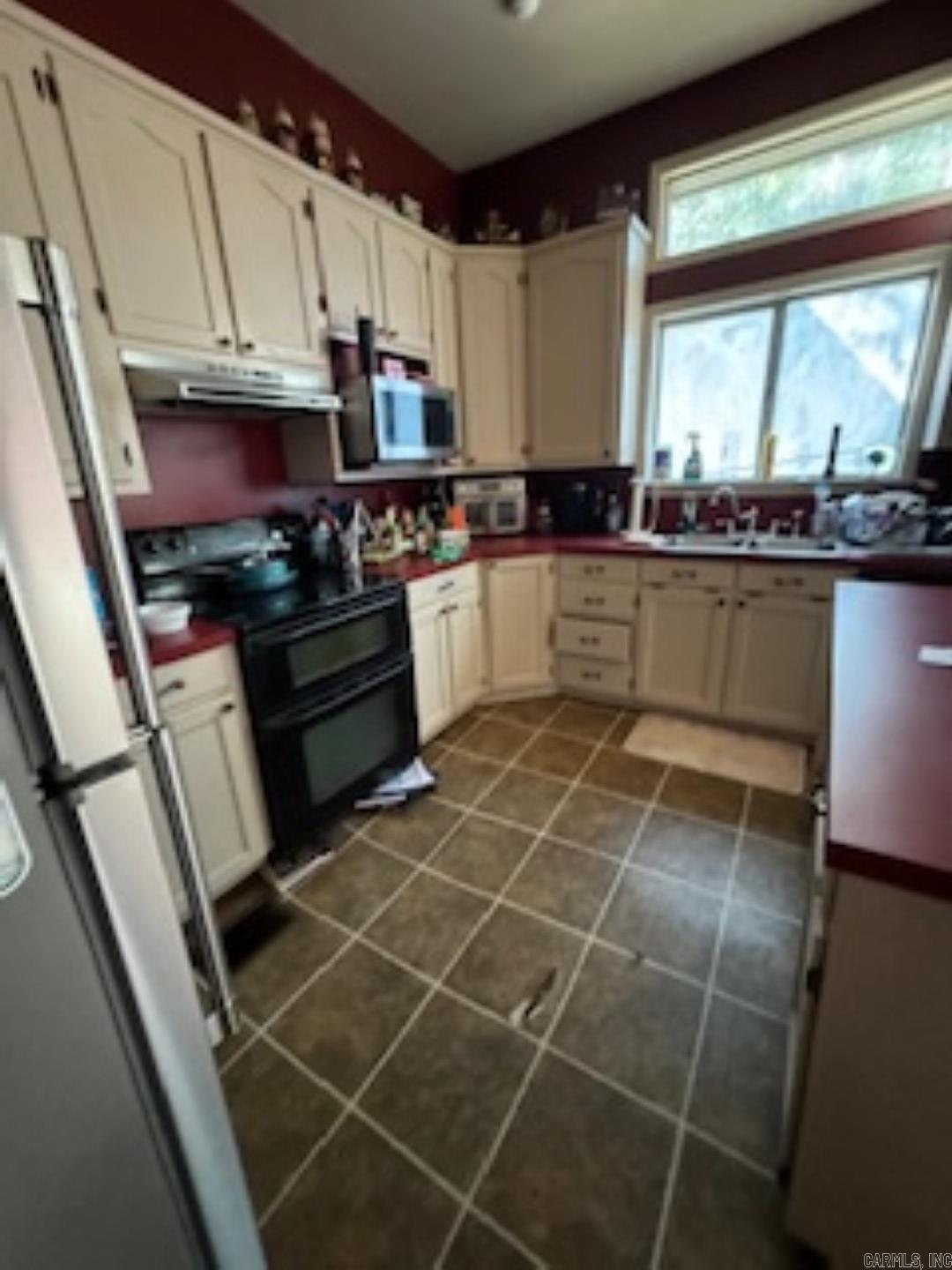 PINE HILLS - Residential