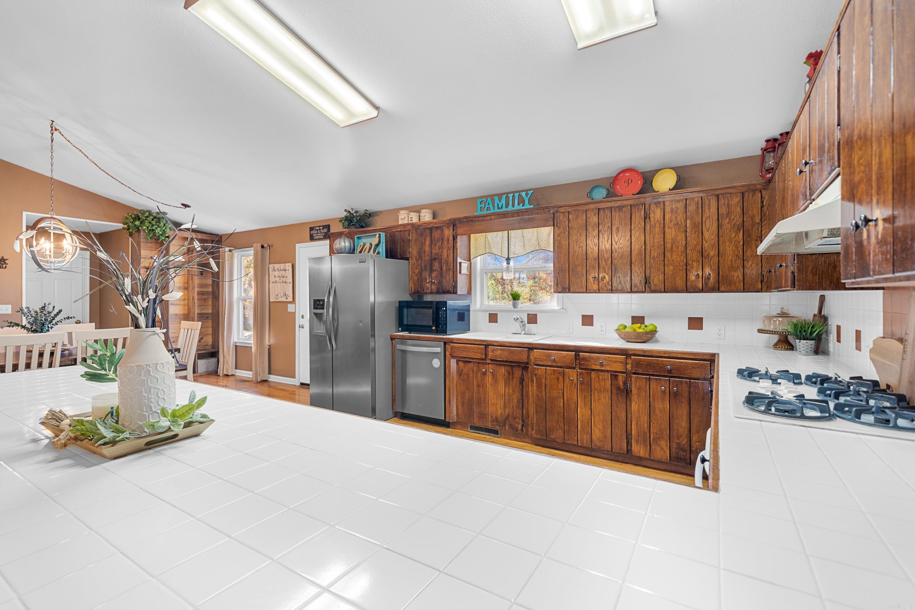 WOODLAND COVE - Residential