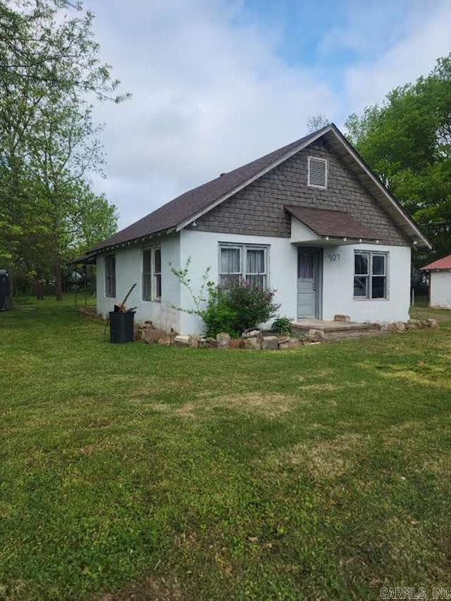 Fixer Upper Opportunity! 3 bed, 1 bath home located within city limits and just minutes from local bike trails. This property needs some TLC, but it's full of potential for the right buyer! Great chance to customize and add value! Priced to sell!  Whether you are searching for your next project or a place to make your own, this could be the one! Agents see remarks.