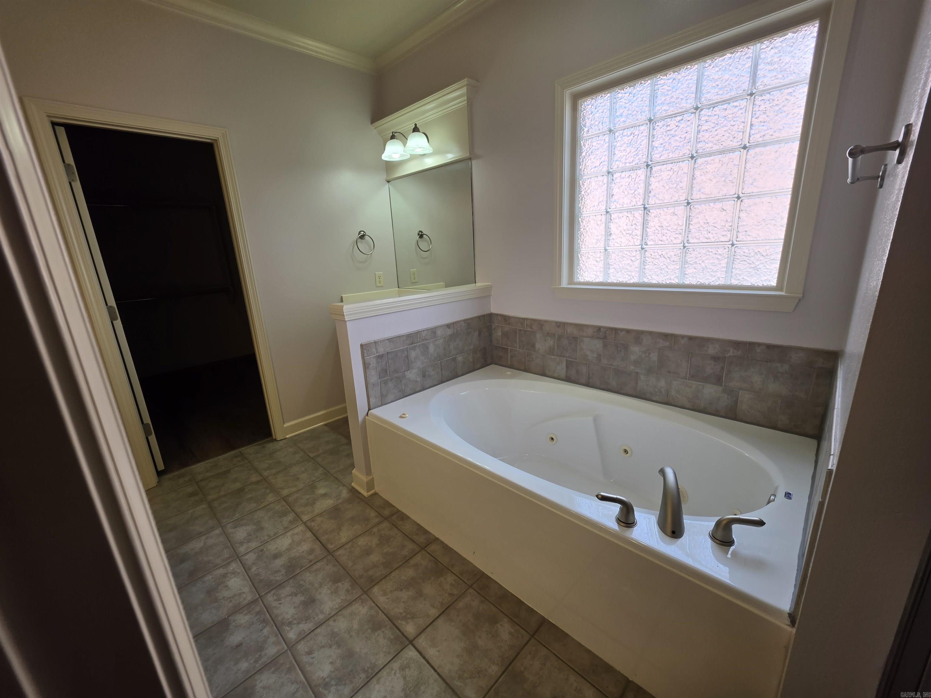 CAPITOL LAKES ESTATES - Residential