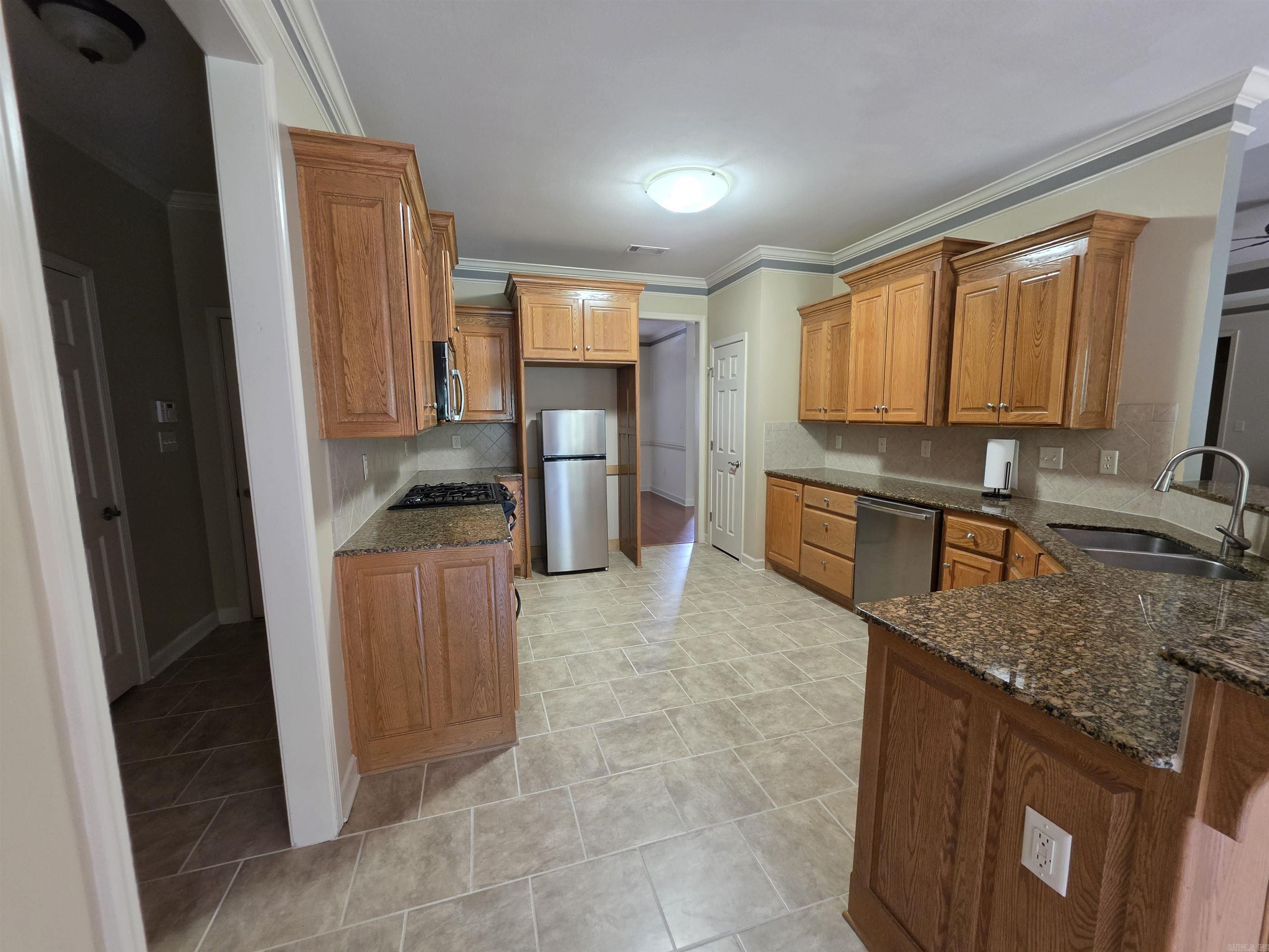 CAPITOL LAKES ESTATES - Residential