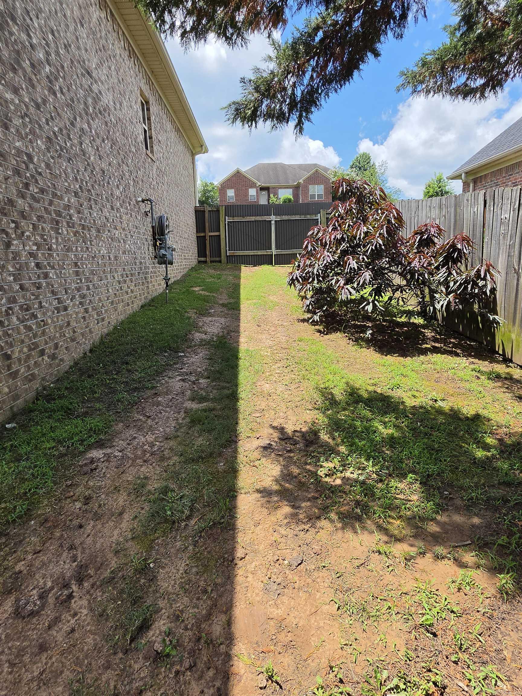 CAPITOL LAKES ESTATES - Residential