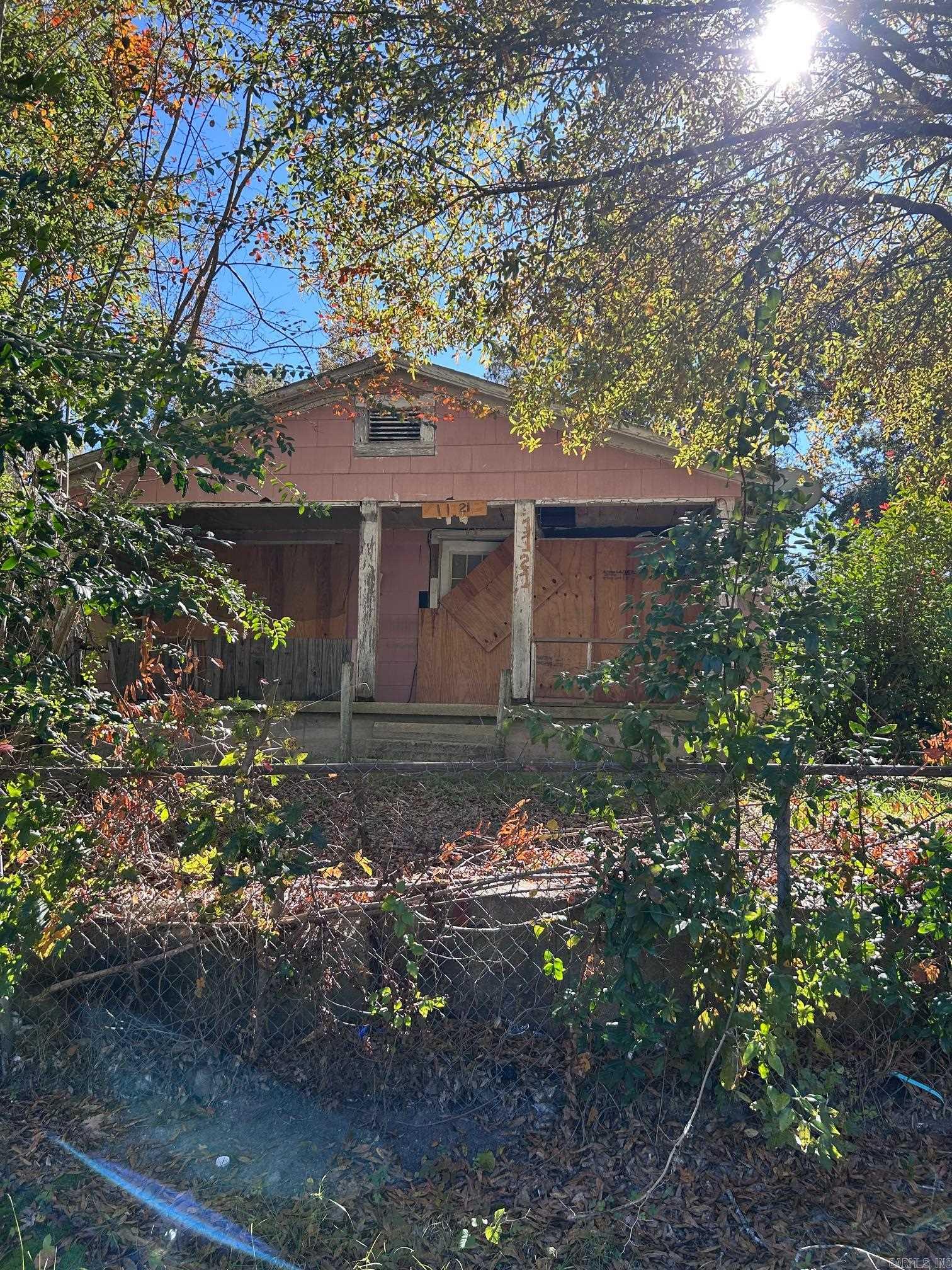 Discover the potential in this classic 1950s home situated on approximately 6,000 sq. ft. of land in the heart of Magnolia. This 3-bedroom, 1-bath property offers a solid foundation for renovation, investment, or a cozy personal residence.