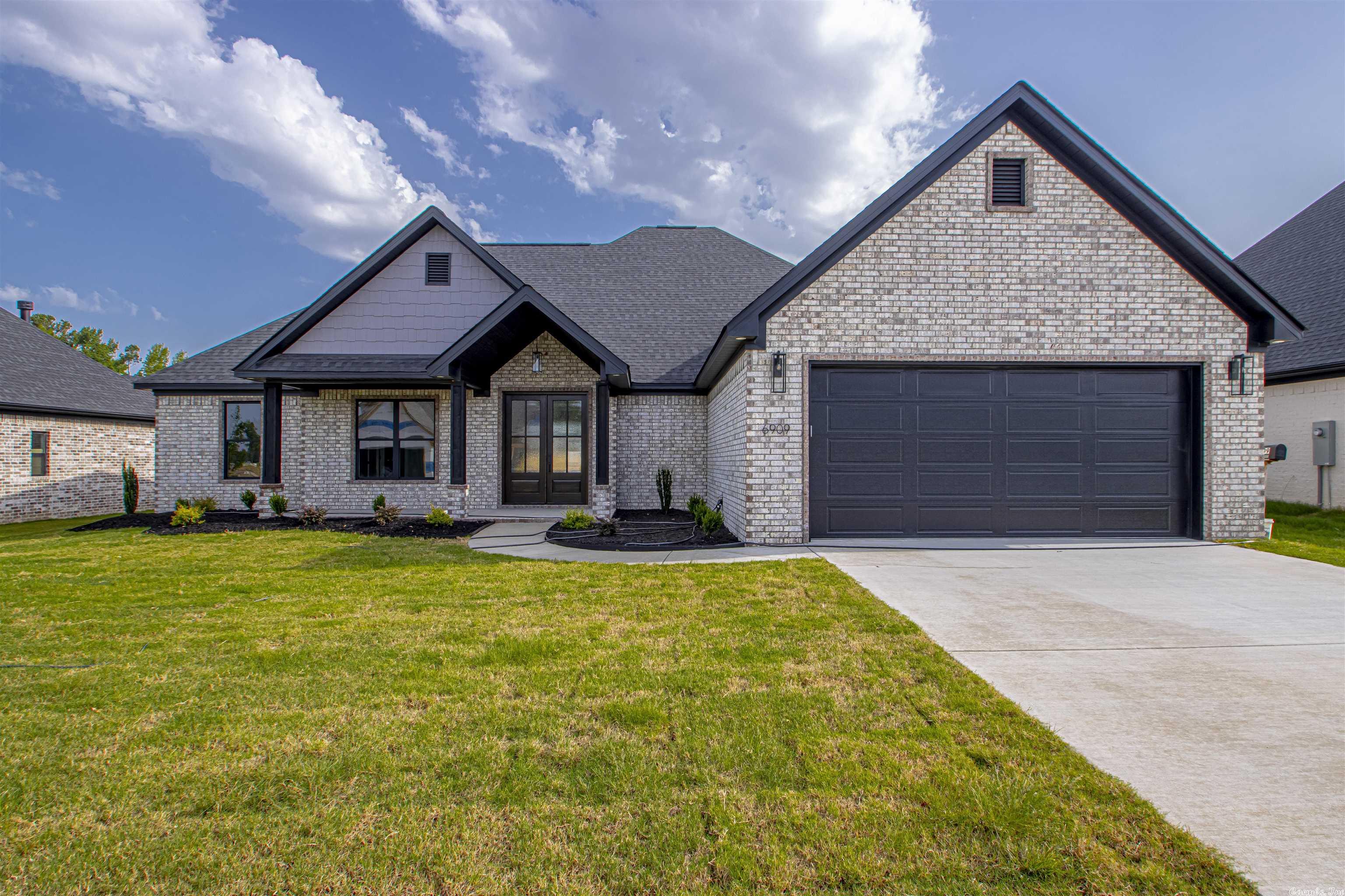 Great open floorplan ! Kitchen over looks great room with custom white cabinets, with large island with desk area. Gas cooktop, wall oven, large pantry. Master has free standing tub, with walk in shower, master closet goes into laundry room. Half bath is by kitchen. Other bedrooms have large closets. Large covered back porch with fireplace.