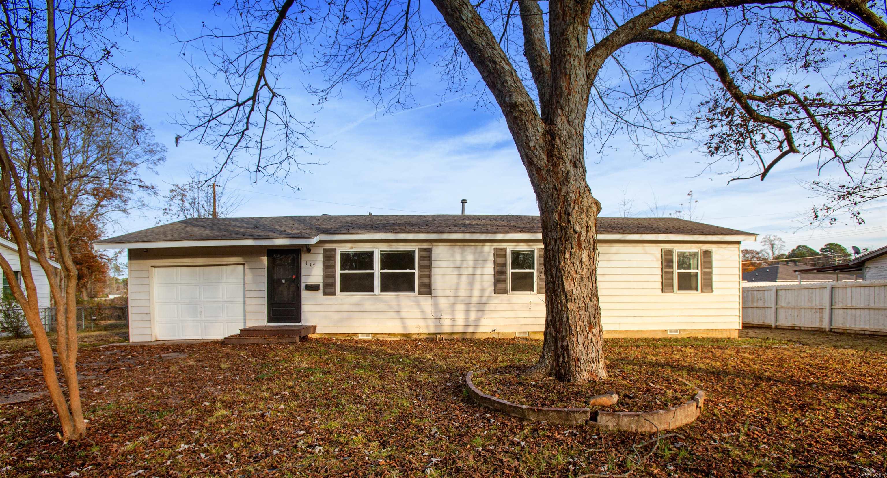 Check out this house! Large Windows in living room, Carpet in bedrooms, and large-size yard! tenant occupied. 24-hour notice required for showings. Agents see remarks! No SPD due to the owner never living in the property. Lease in place. Monday-Friday showings only. Any offer needs to have the following verbiage included "buyer is aware there is a lease in place and agree to the lease terms".