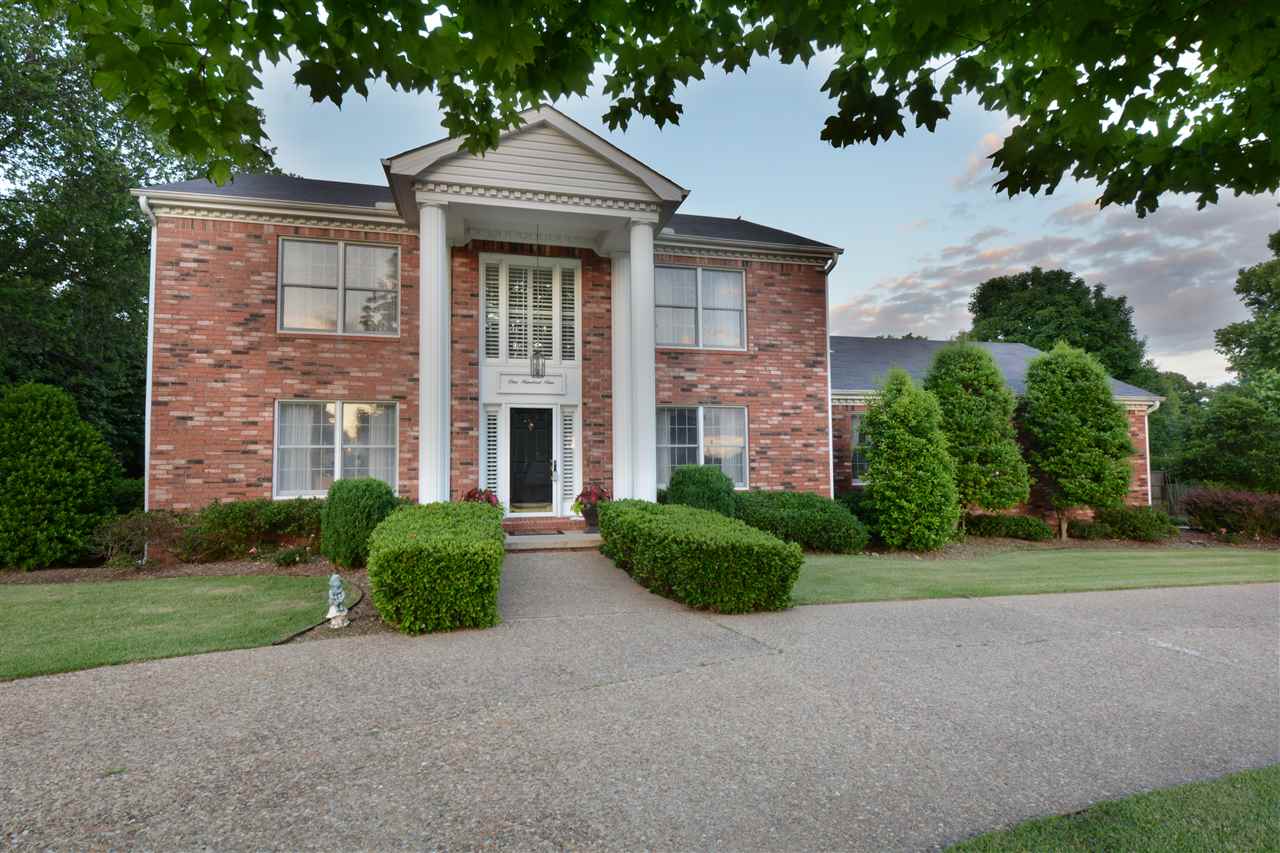 SELDOM DOES A HOME OF THIS QUALITY AND REFINEMENT REACH THE MARKET.  THIS CUSTOM BUILT, TWO STORY, 3 BEDROOM, 2.5 BATH, ONE OWNER GEORGIAN STYLE HOME IS WAITING FOR A NEW FAMILY THAT WILL MAKE NEW TRADITIONS WITHIN THE WALLS.  THE OWNER’S EYE FOR DETAIL AND QUALITY CAN BE SEEN THROUGHOUT THE HOME.  AMENITIES INCLUDE: 2X6 WALLS, HARDWOOD FLOORING, CIRCULATING HOT WATER HEATER, LARGE KITCHEN WITH GRANITE COUNTER TOPS, BREAKFAST ROOM, FORMAL DINING ROOM, COZY FAMILY ROOM WITH WOOD BURNING FIREPLACE AND A TRUE