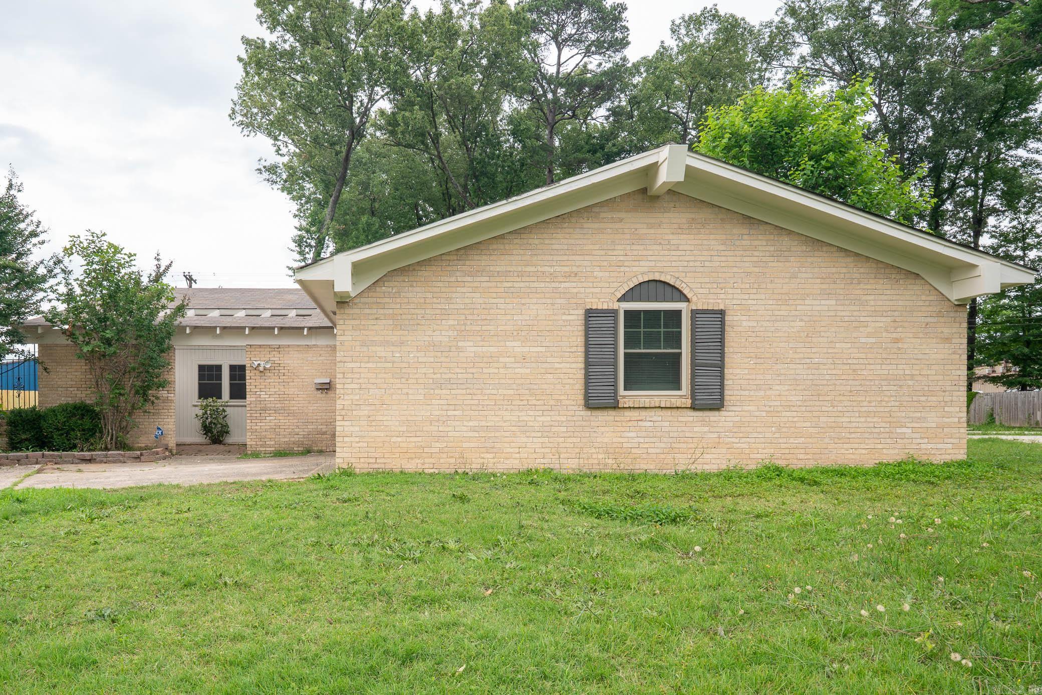 Fantastic 3 bed 2 bath home. This home features fresh paint. stainless appliances, LVT and tile throughout, and much more! Super clean and move in ready!