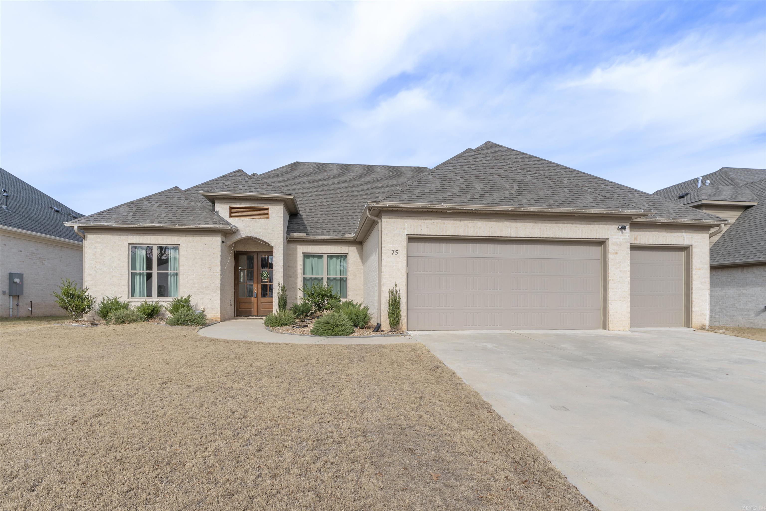 Major Price reduction. Beautiful house only 2 years old.  Very spacious and open.  Split floor plan with primary bedroom and closet to make this your new home.   Breathtaking high ceiling throughout.  The builder put so many extra touches on this level lot house with double front door. Covered patio with extraordinary large fence yard. A must see.