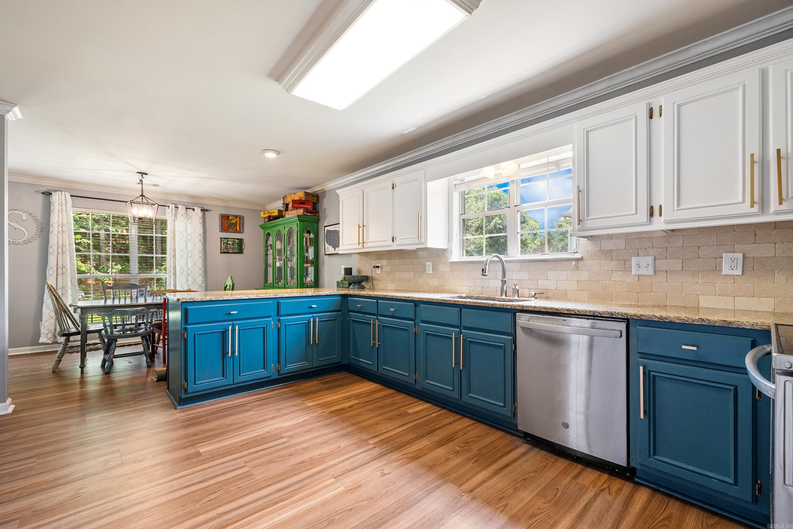 RIVER OAKS - Residential