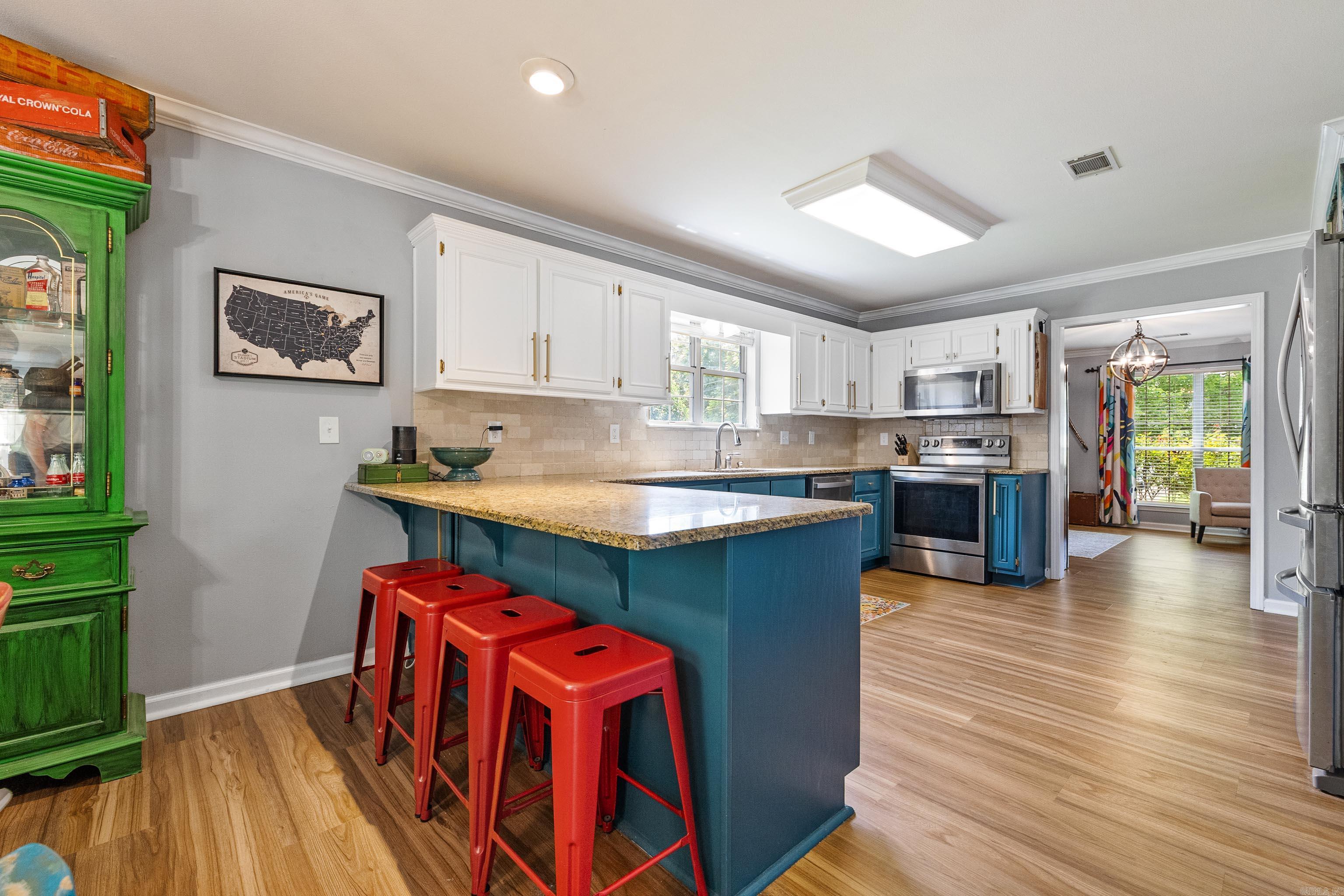RIVER OAKS - Residential
