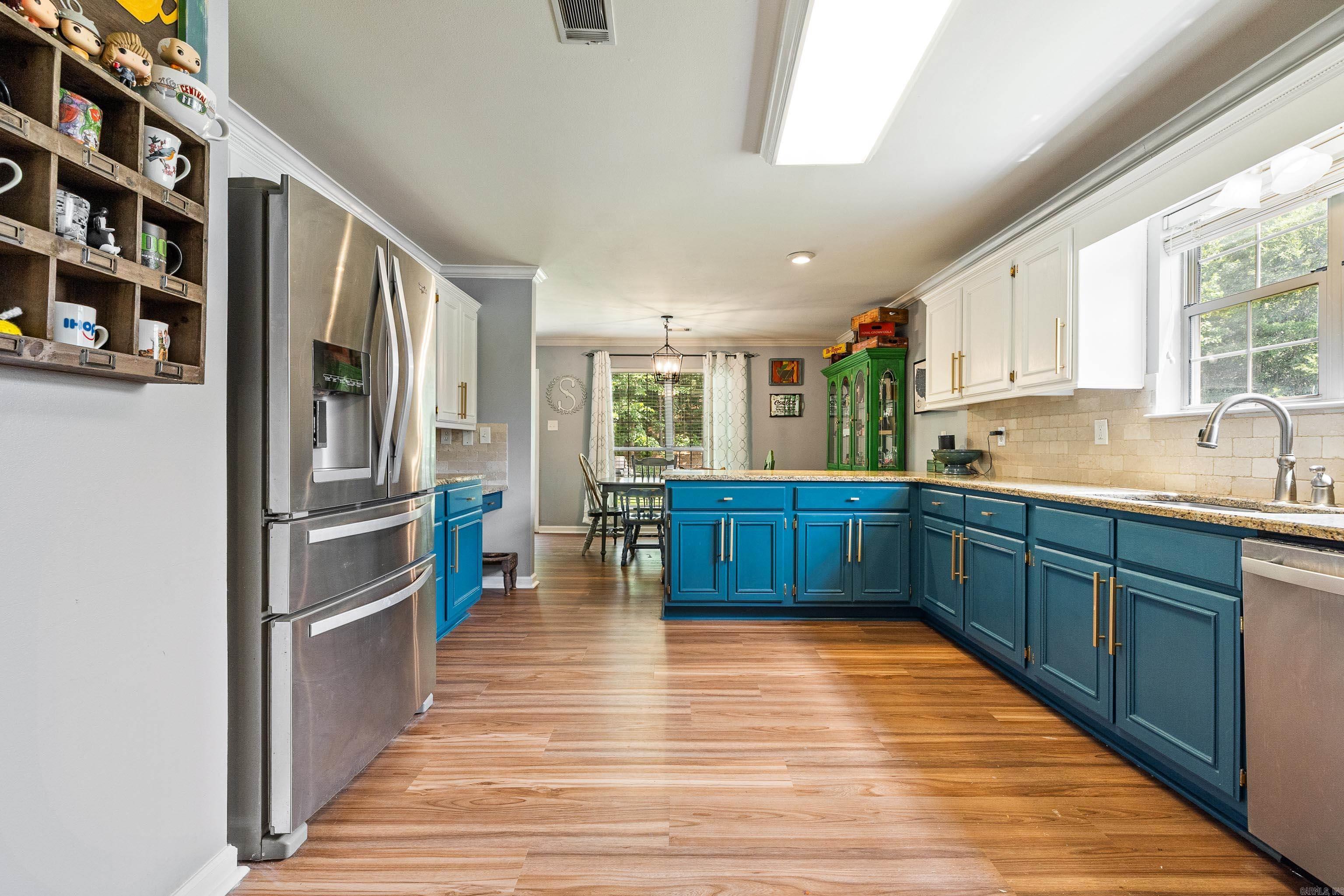 RIVER OAKS - Residential