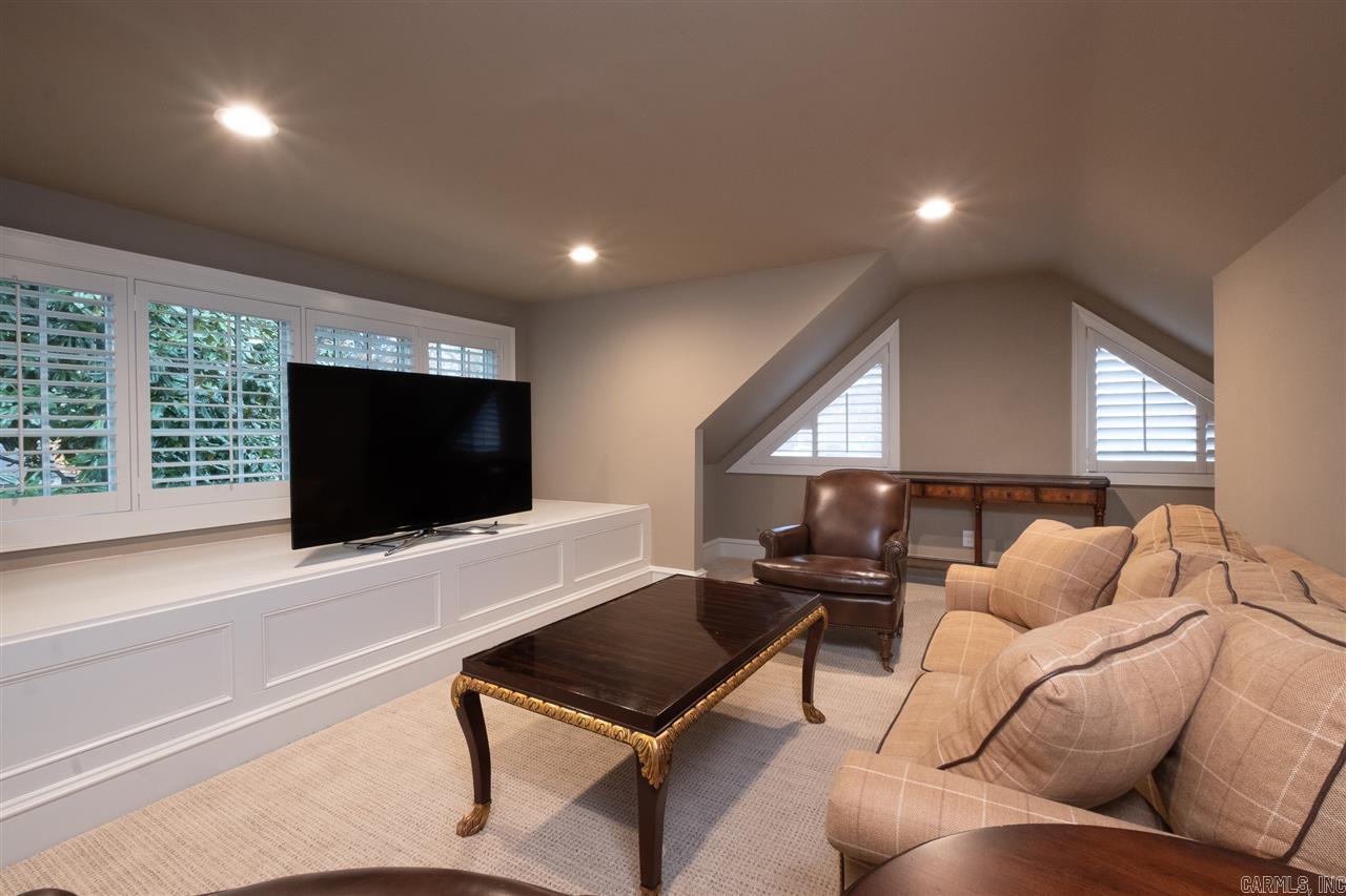 SHADOWLAWN - Residential