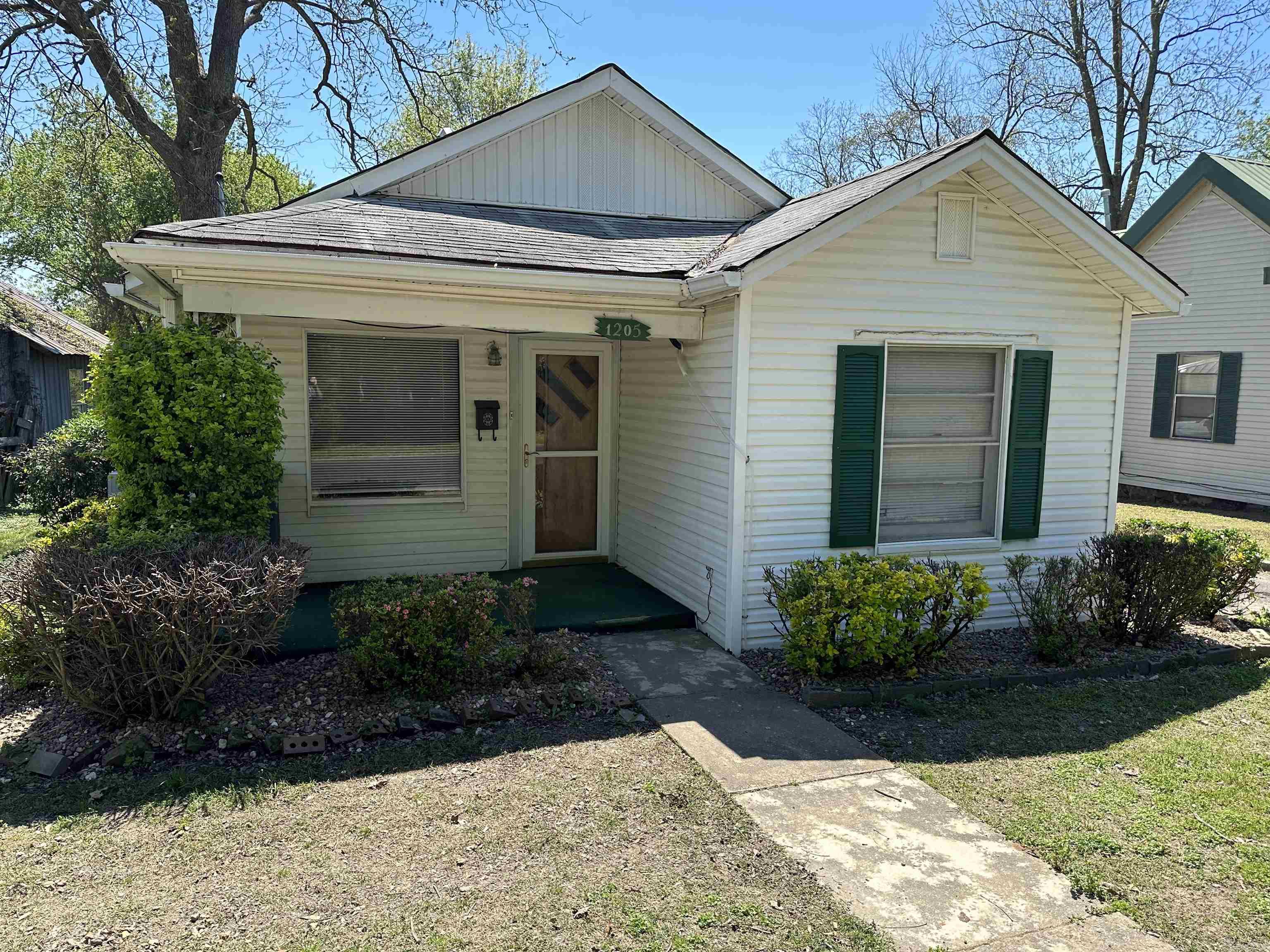Looking for a charming and cozy rental home in Searcy? Look no further! This lovely 2 bedroom, 1 bathroom home is the perfect place to call your own. The interior boasts of lots of character and charm, making you feel right at home. The bedrooms are spacious and comfortable, while the bathroom is updated with modern finishes. You'll love the cute fenced backyard, perfect for relaxing and entertaining guests. Located in a quiet and peaceful neighborhood, this home offers a relaxing and private retreat while still being close to shops, restaurants, and other amenities. Don't miss out on the chance to make this lovely house your next home!