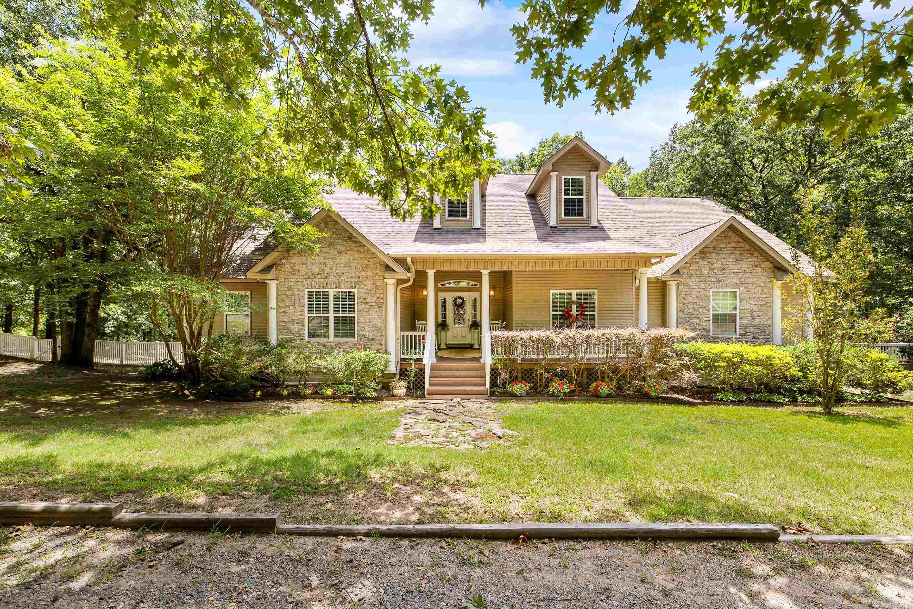 HOBBY TRAIL - Residential