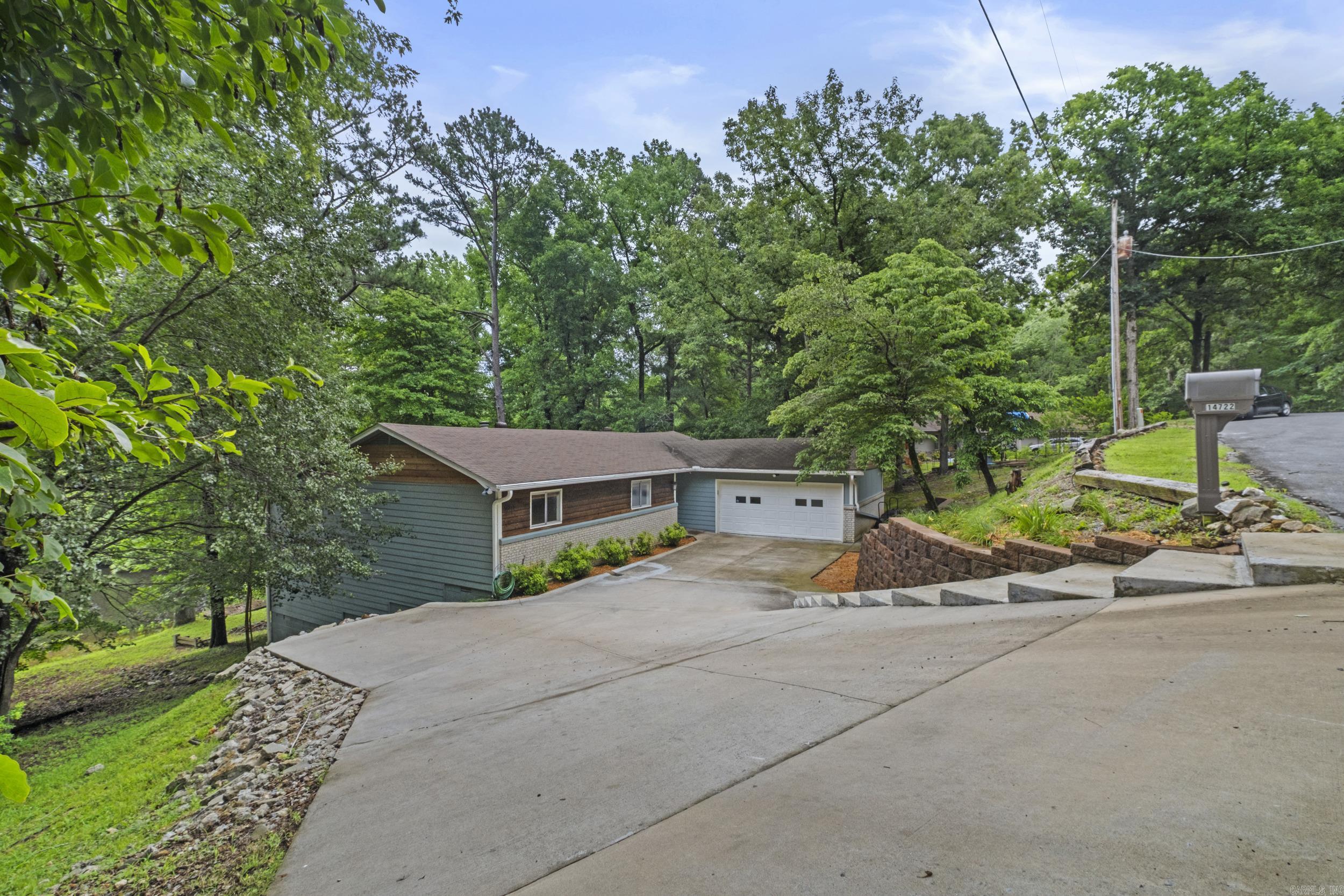 SPRING VALLEY MANOR - Residential