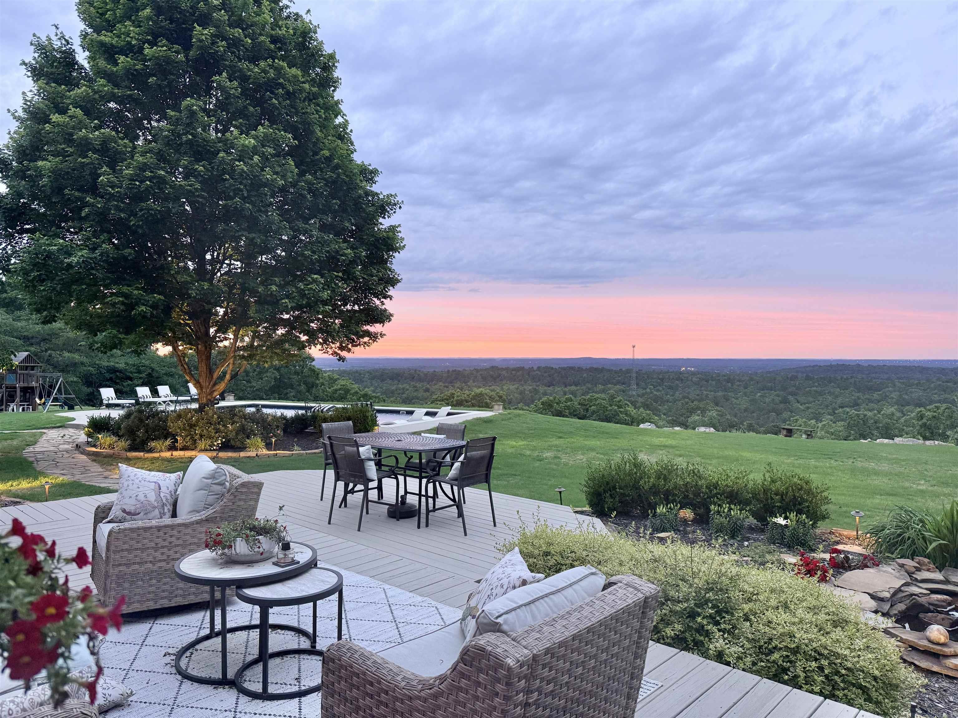 CRESTHAVEN - Residential