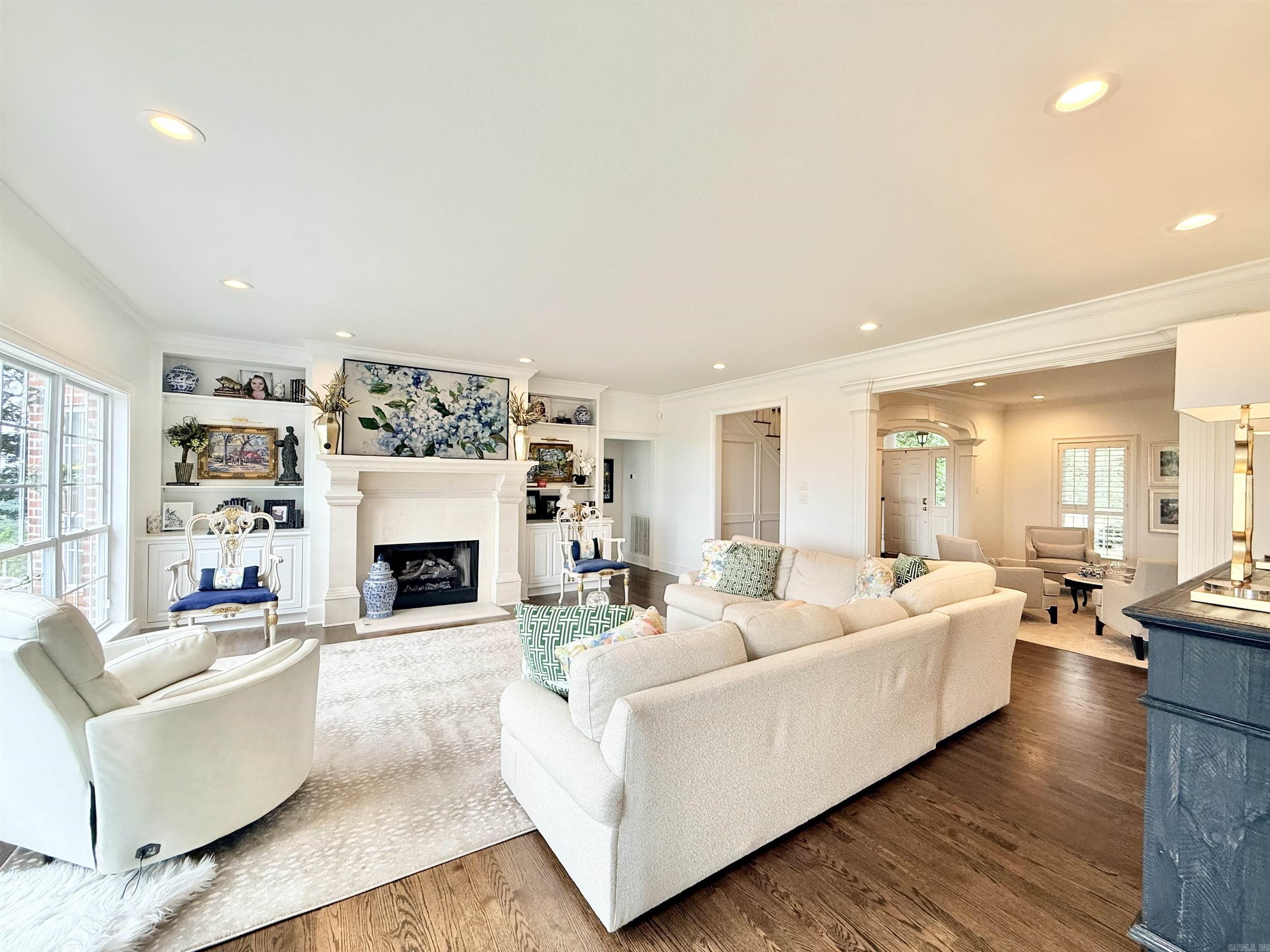 CRESTHAVEN - Residential