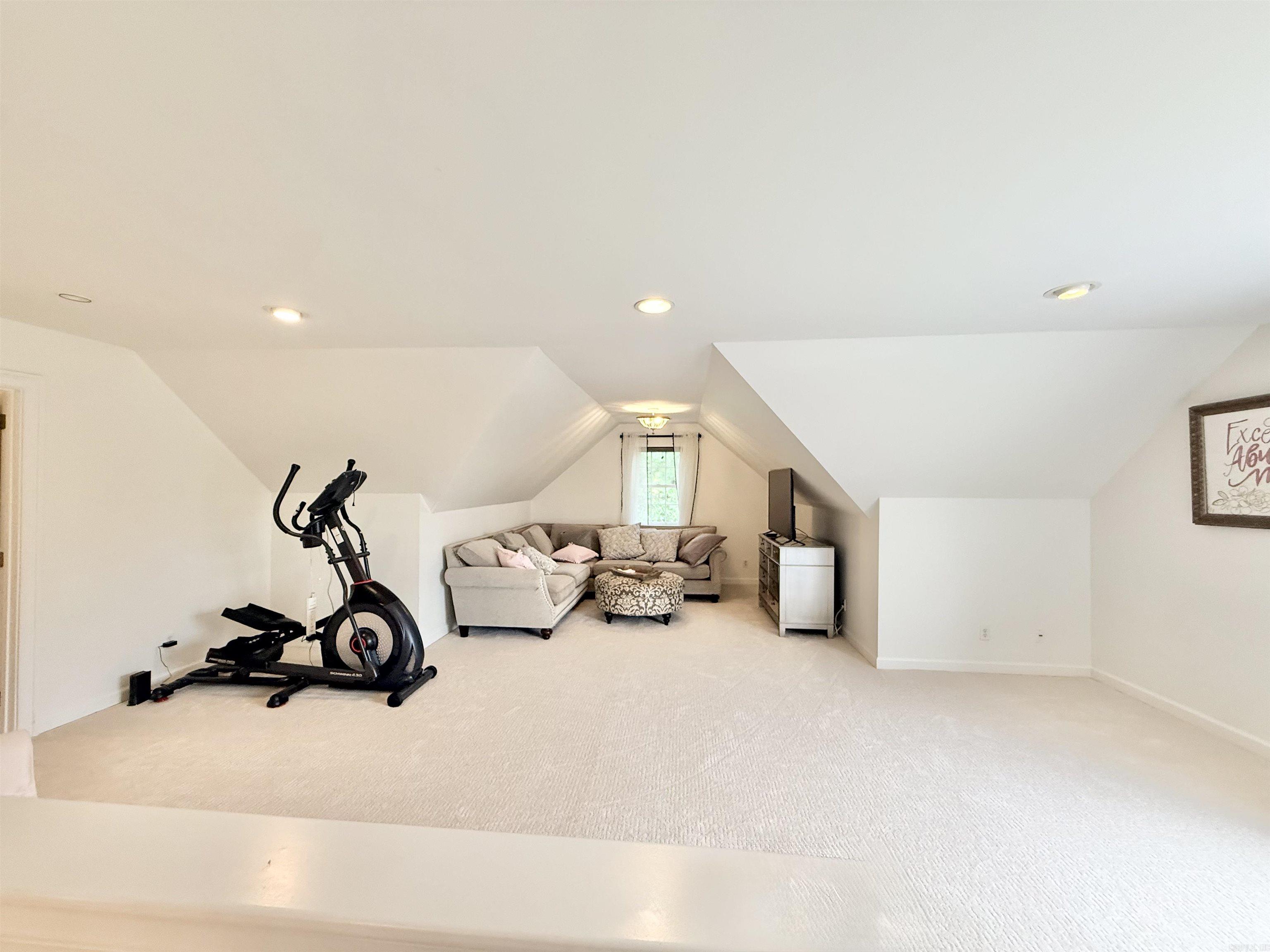 CRESTHAVEN - Residential