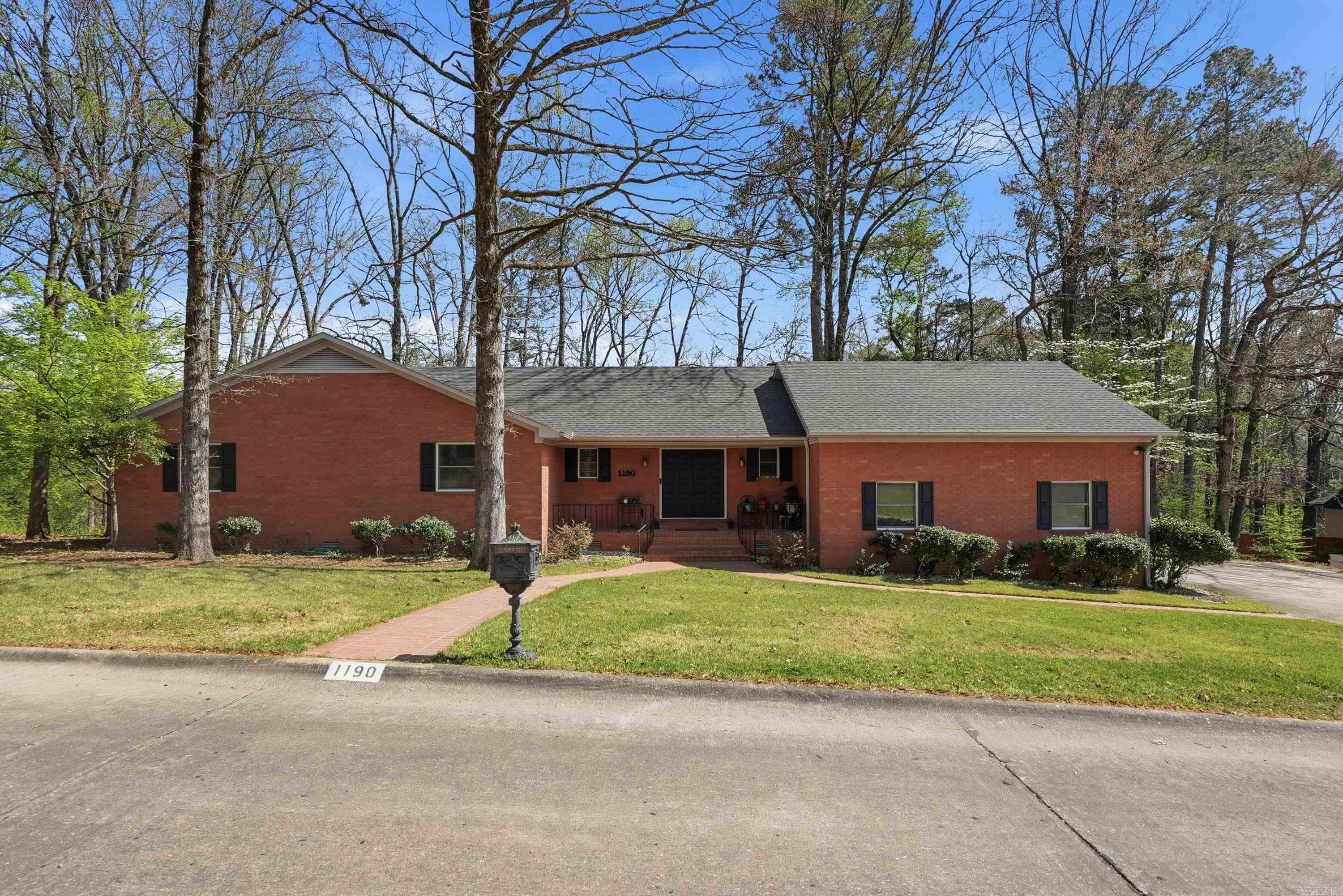 WELLINGTON POINTE - Residential