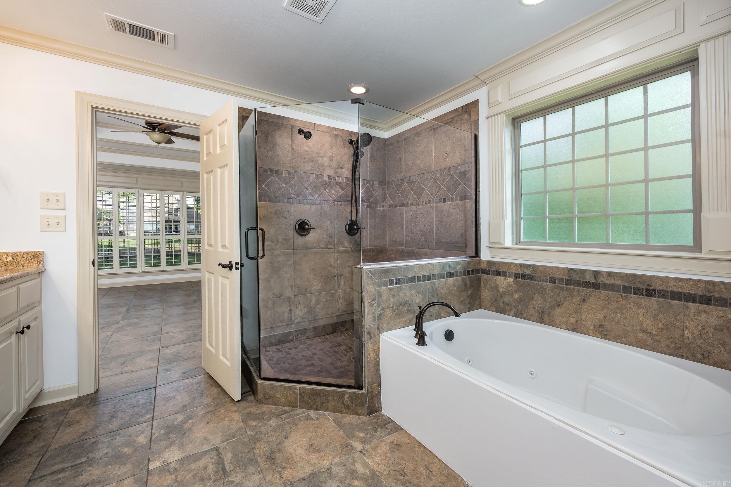 COUNTRY CLUB OF ARK THE - Residential