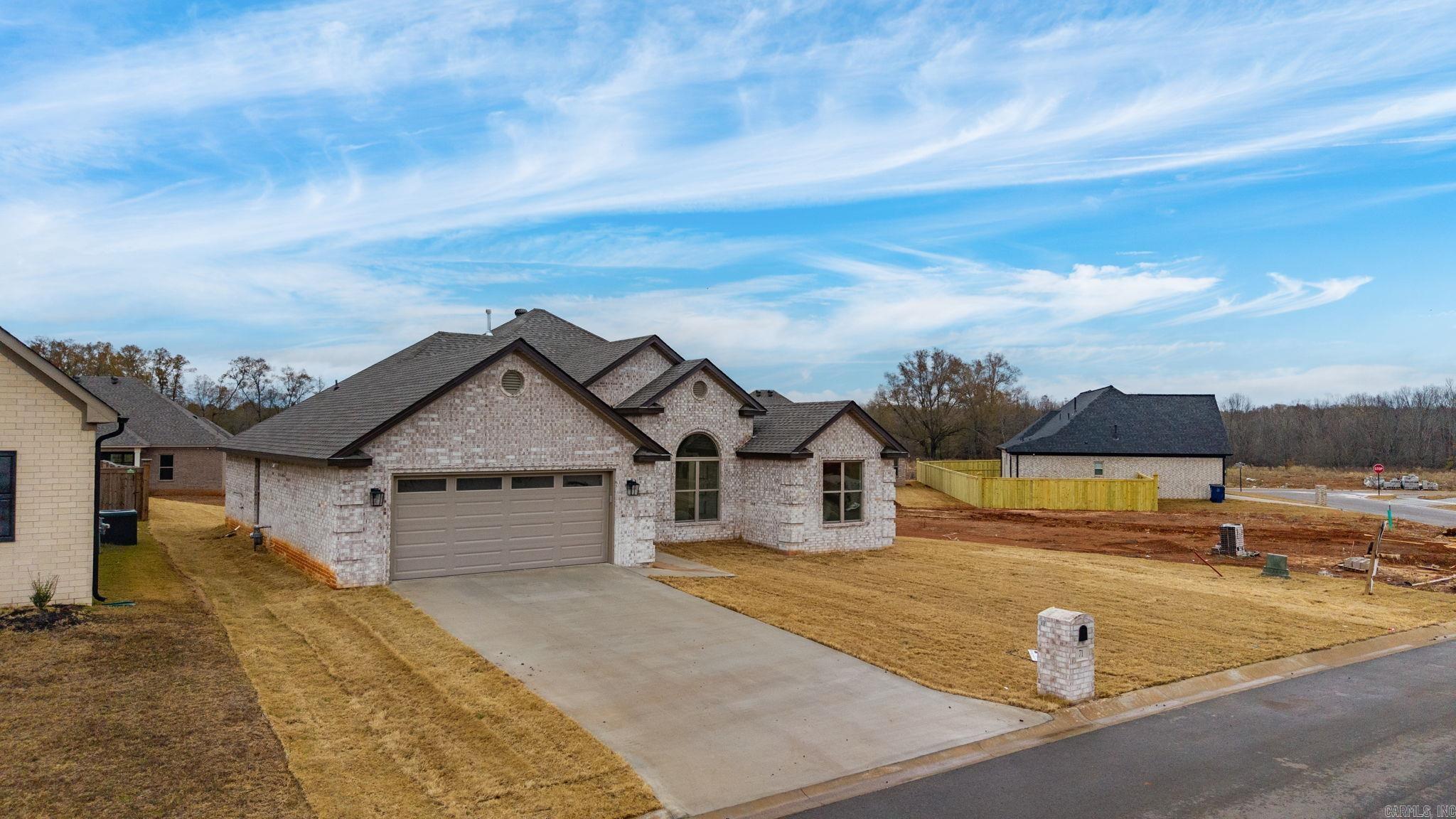 COUNTRY CLUB OF ARK THE - Residential