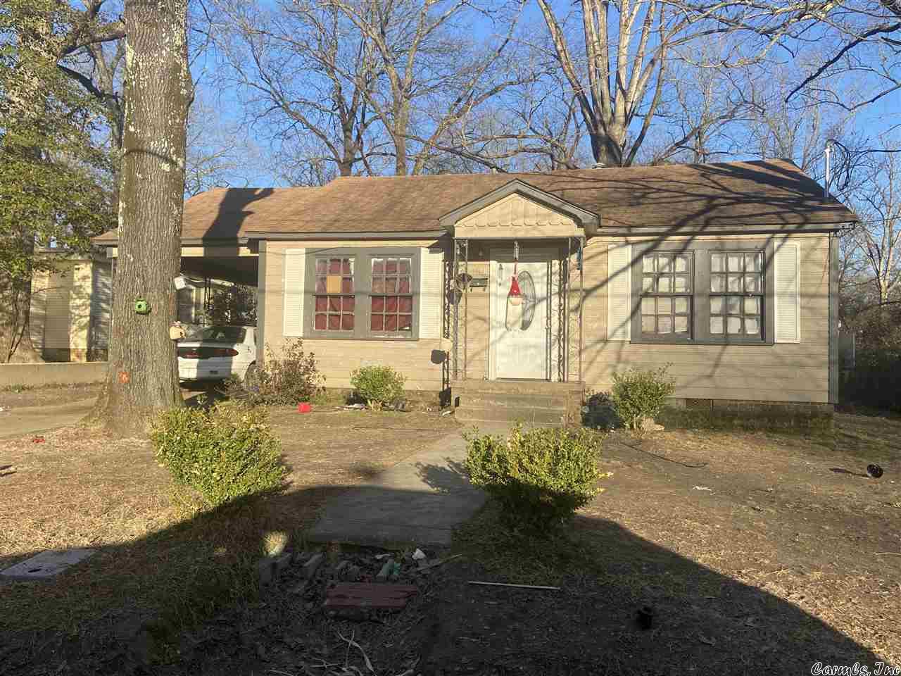 Affordable home that would be a great income producing property.  Long term tenants.