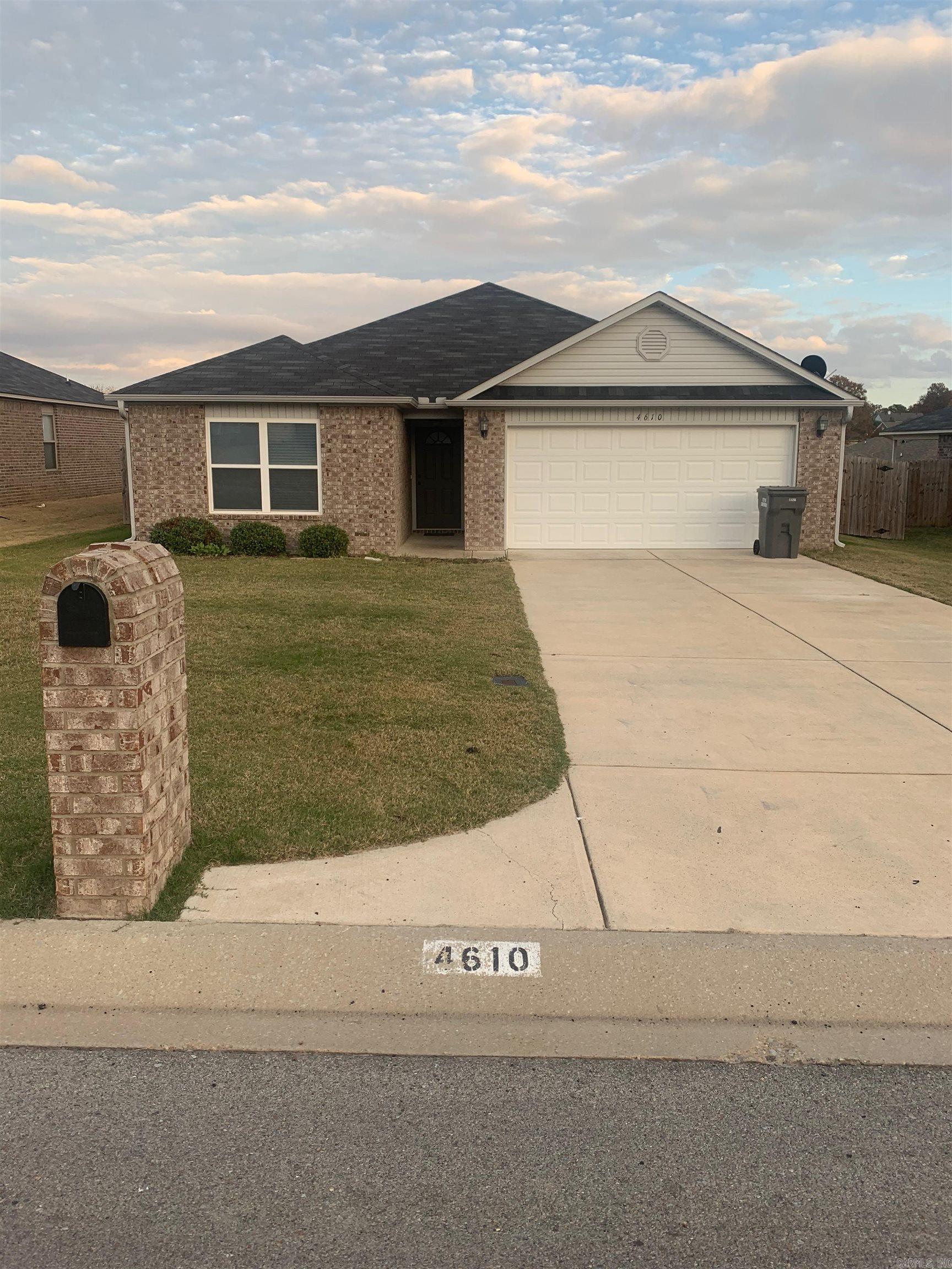 JUDE'S CROSSING - Residential