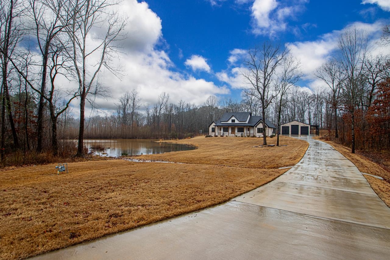WHITE OAK MANOR - Residential