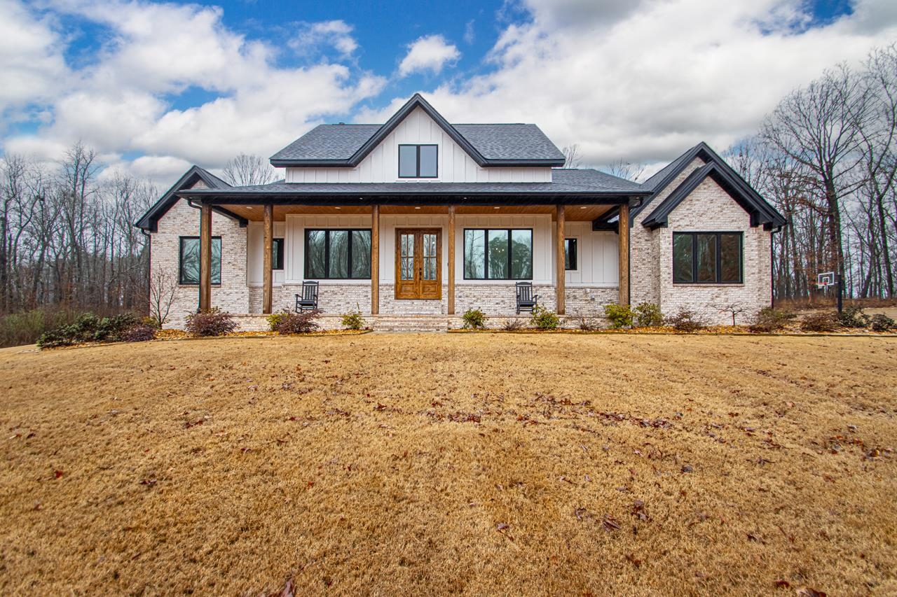 WHITE OAK MANOR - Residential