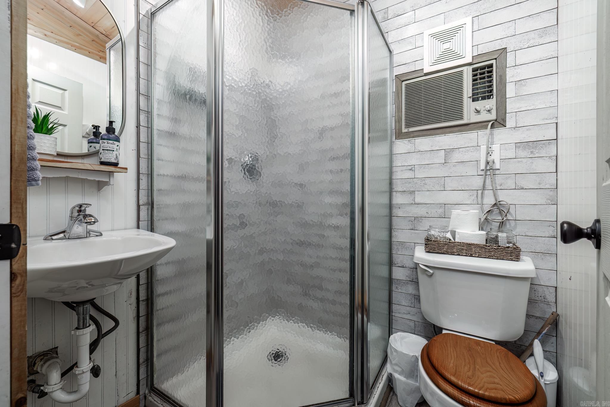 LAKE WOOD HOMES - Residential