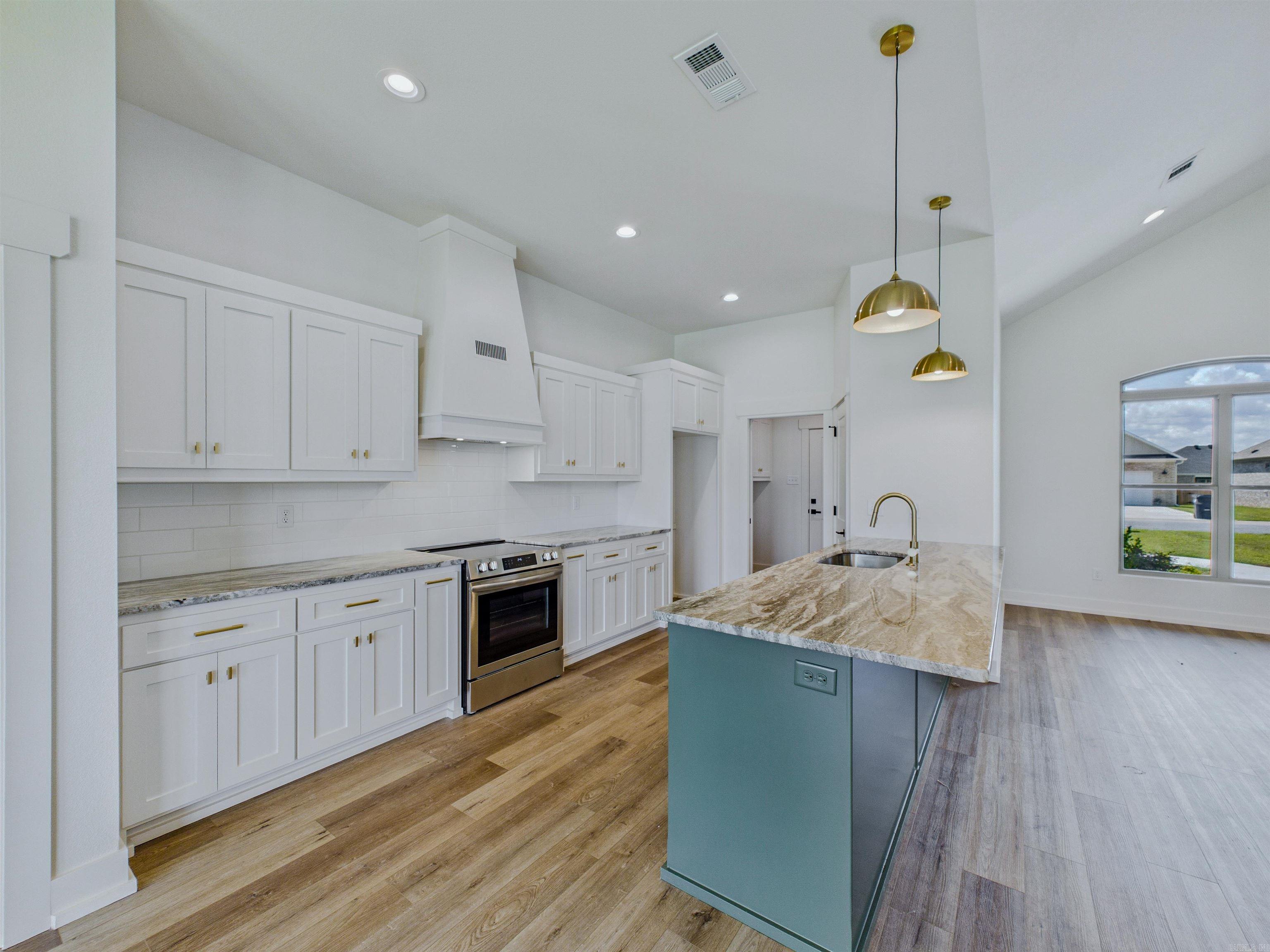 EAST MEADOW - Residential