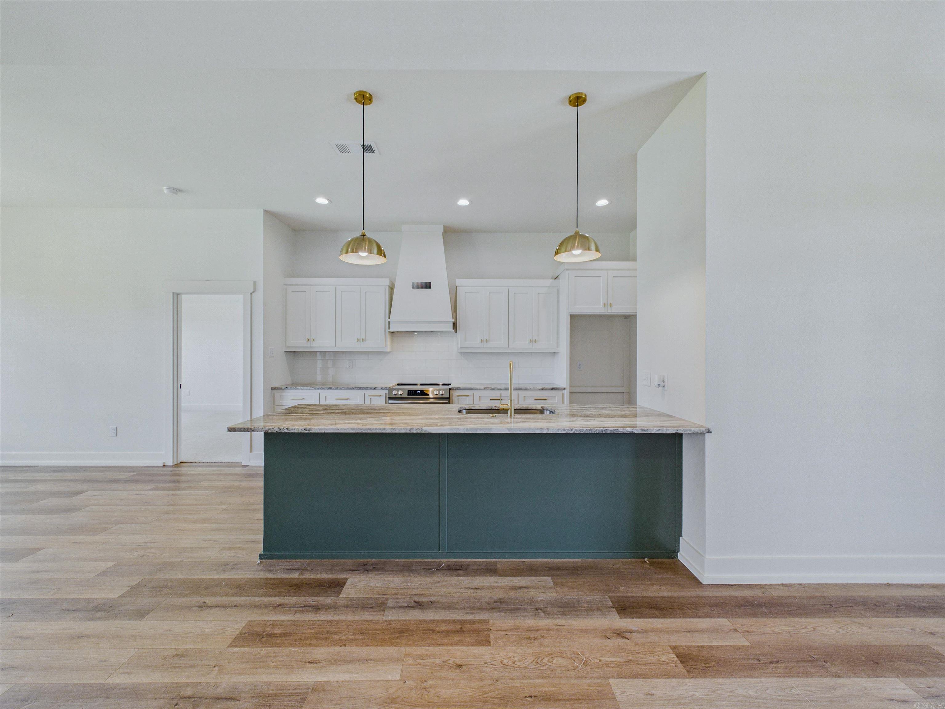 EAST MEADOW - Residential
