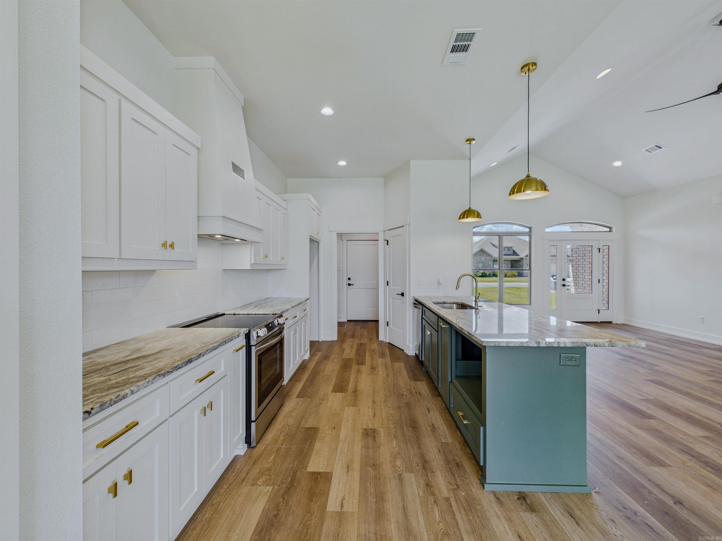 EAST MEADOW - Residential