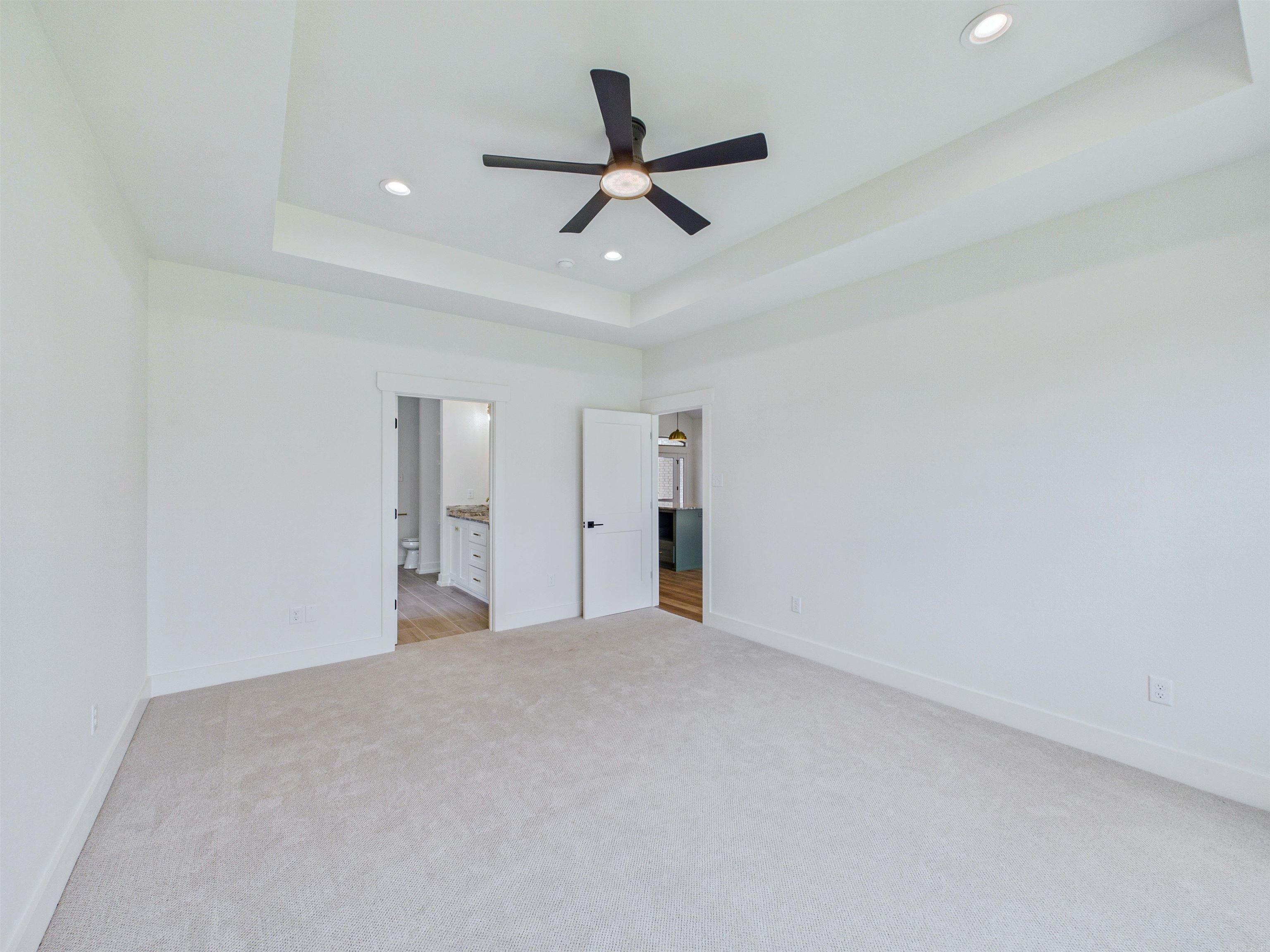EAST MEADOW - Residential
