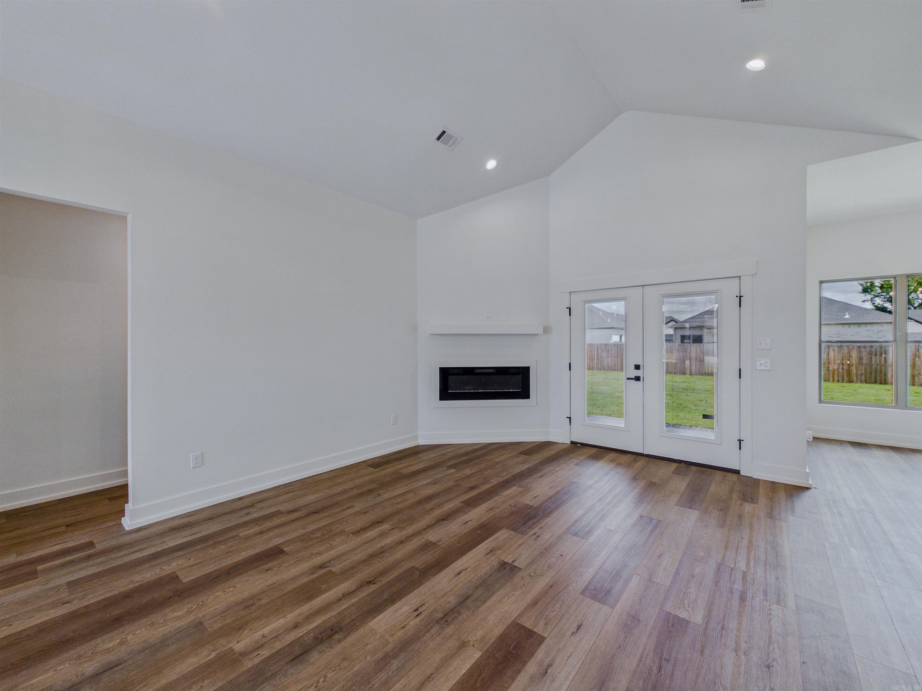 EAST MEADOW - Residential