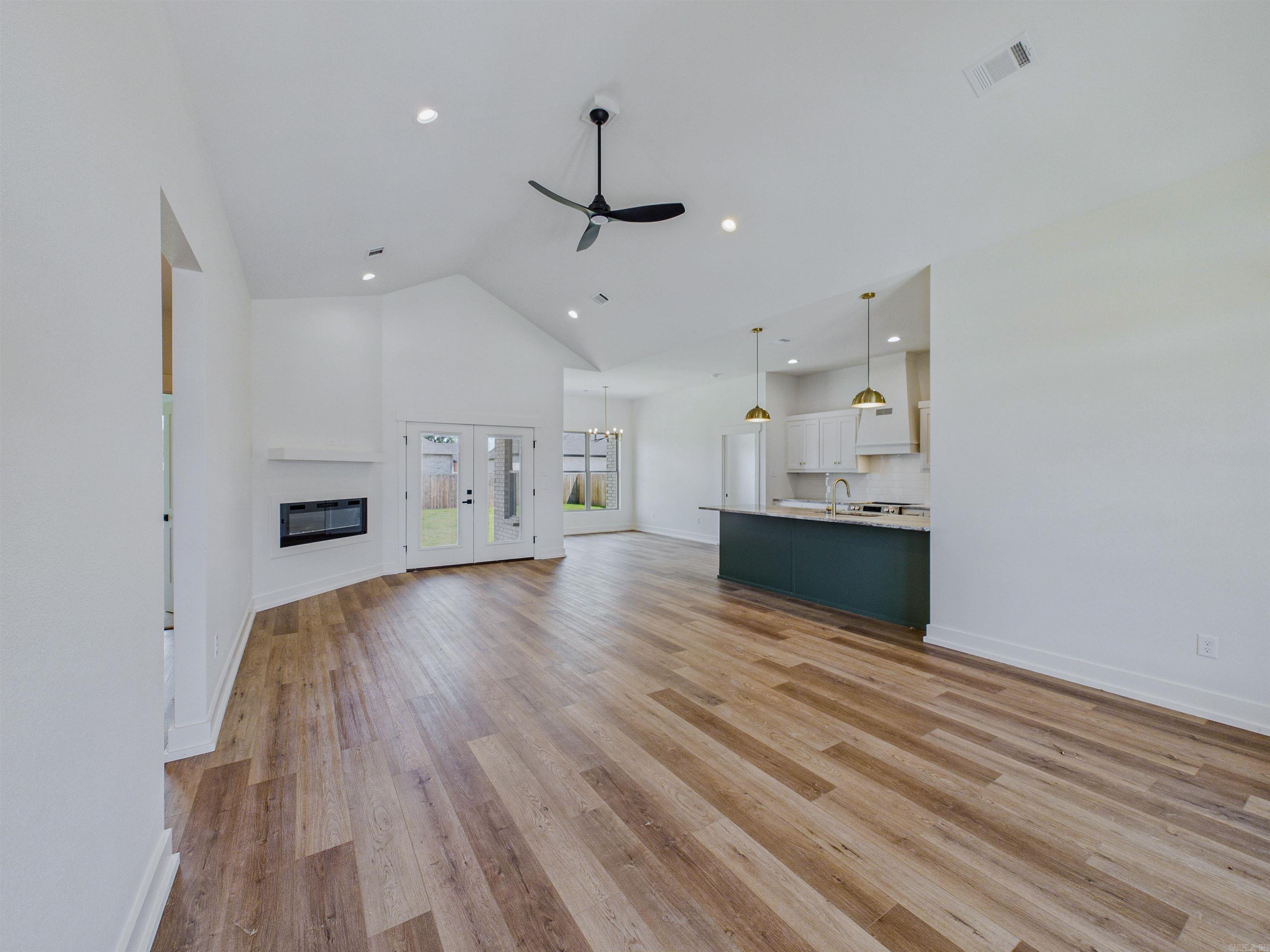EAST MEADOW - Residential