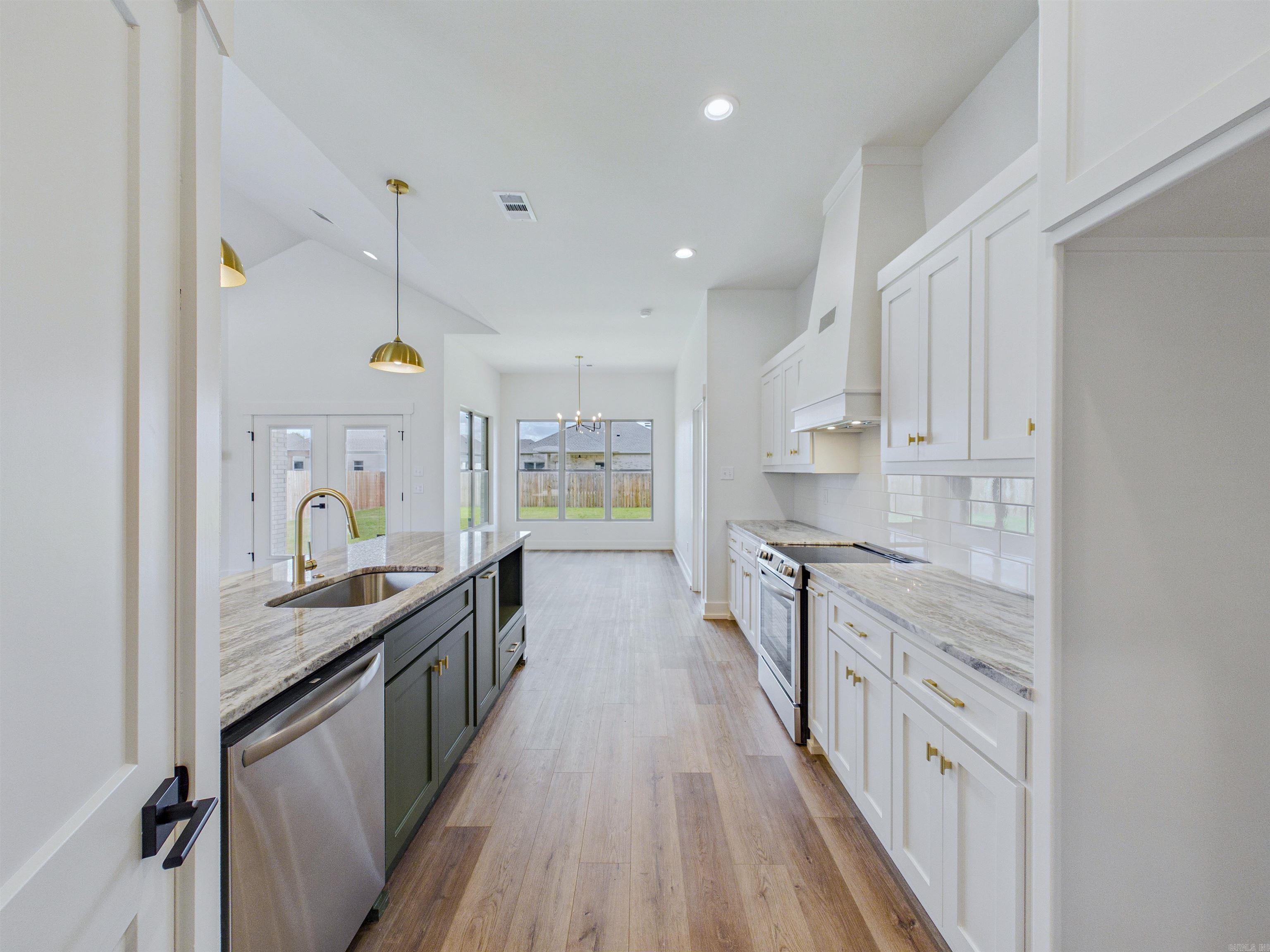 EAST MEADOW - Residential