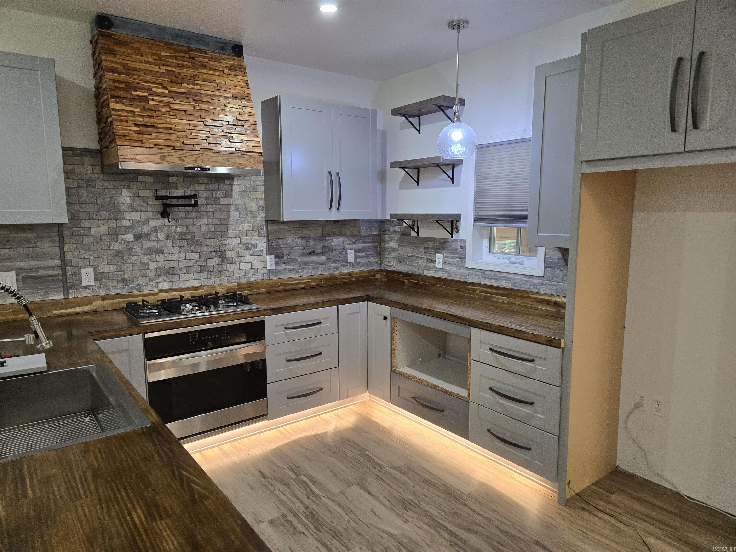 LITTLE RED RIVER ESTATES - Residential