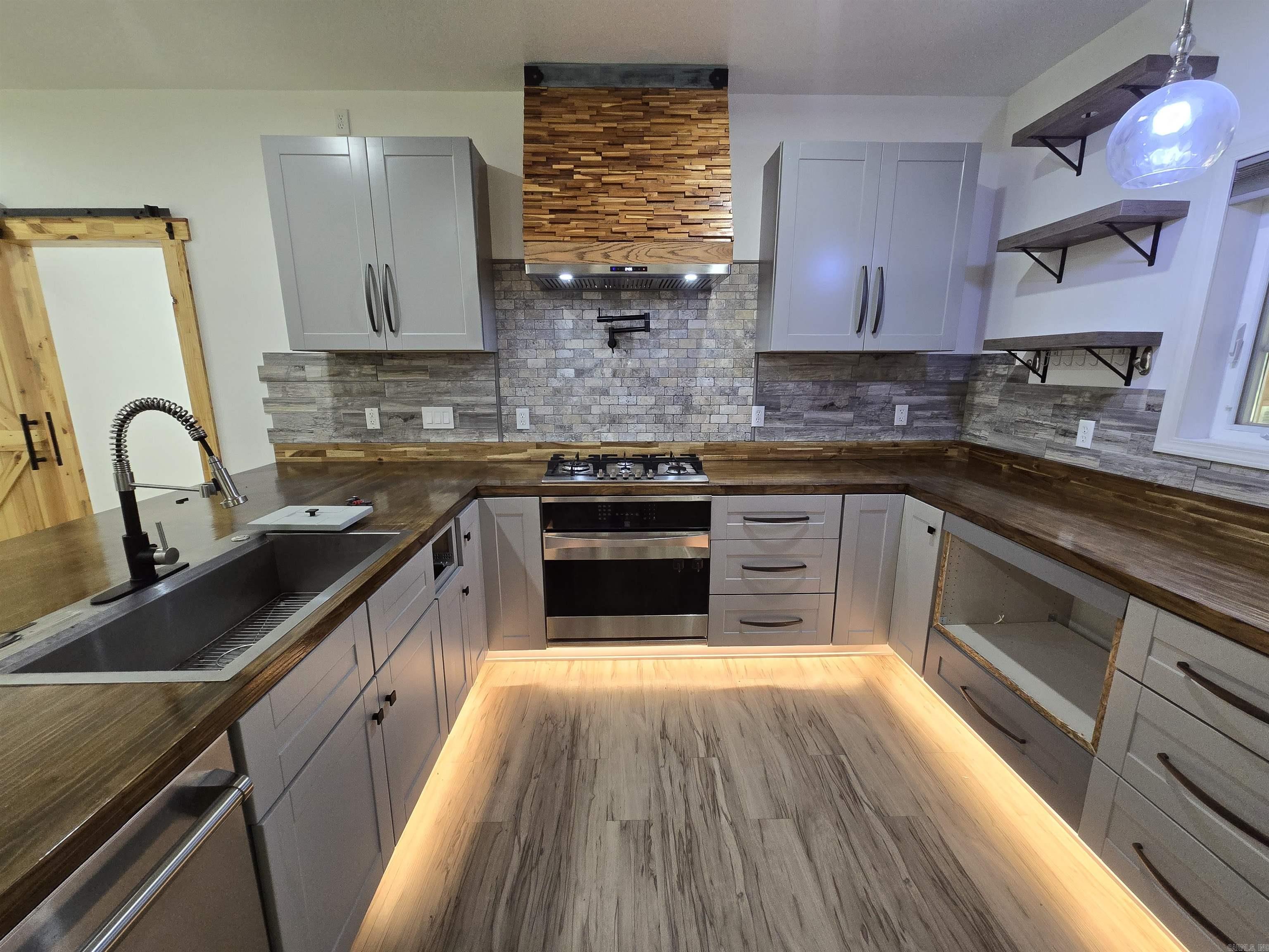 LITTLE RED RIVER ESTATES - Residential