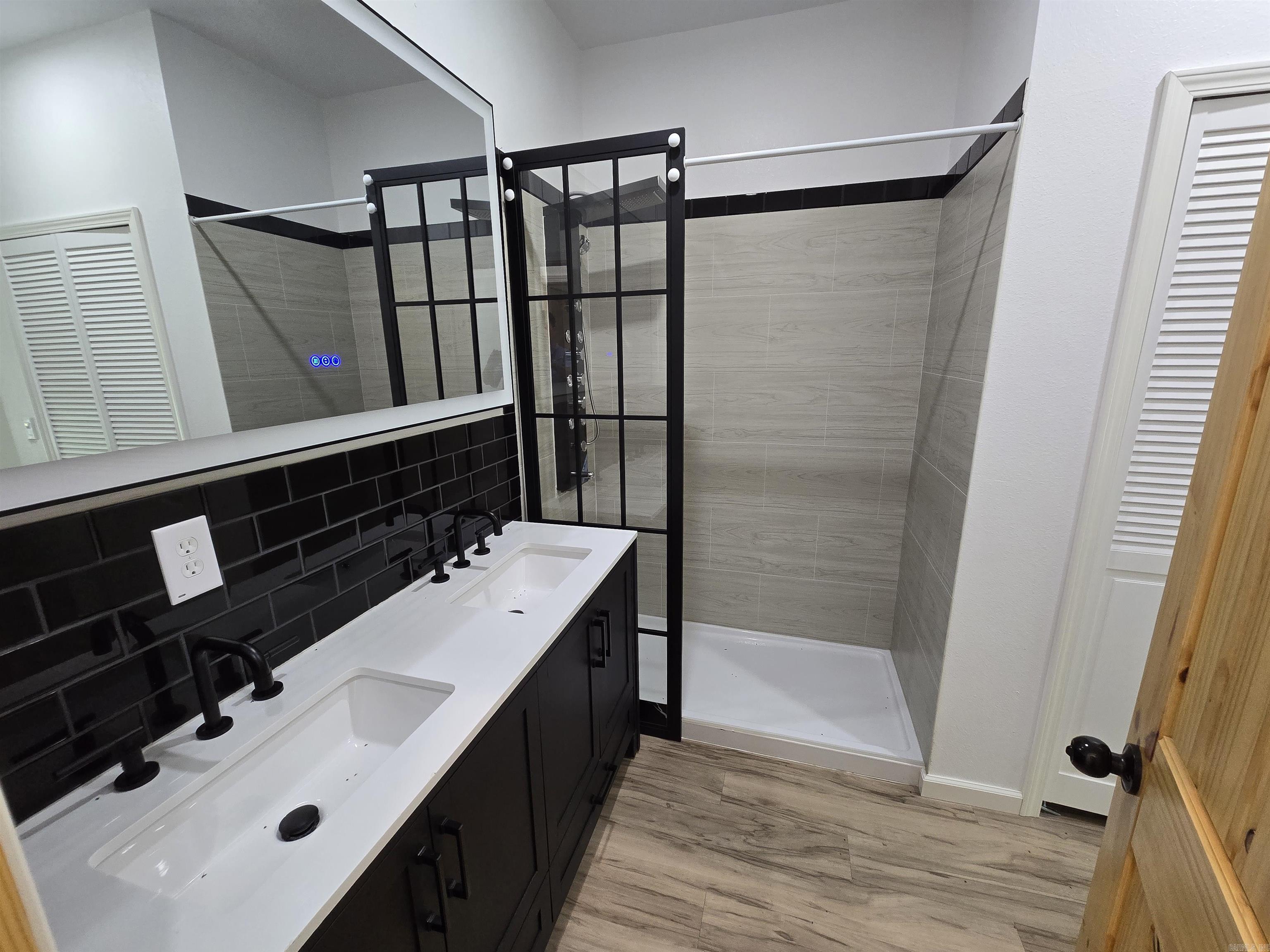 LITTLE RED RIVER ESTATES - Residential