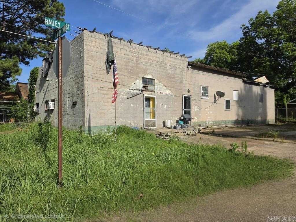 Investors take notice! Duplex currently rented for $500.00 per month total.