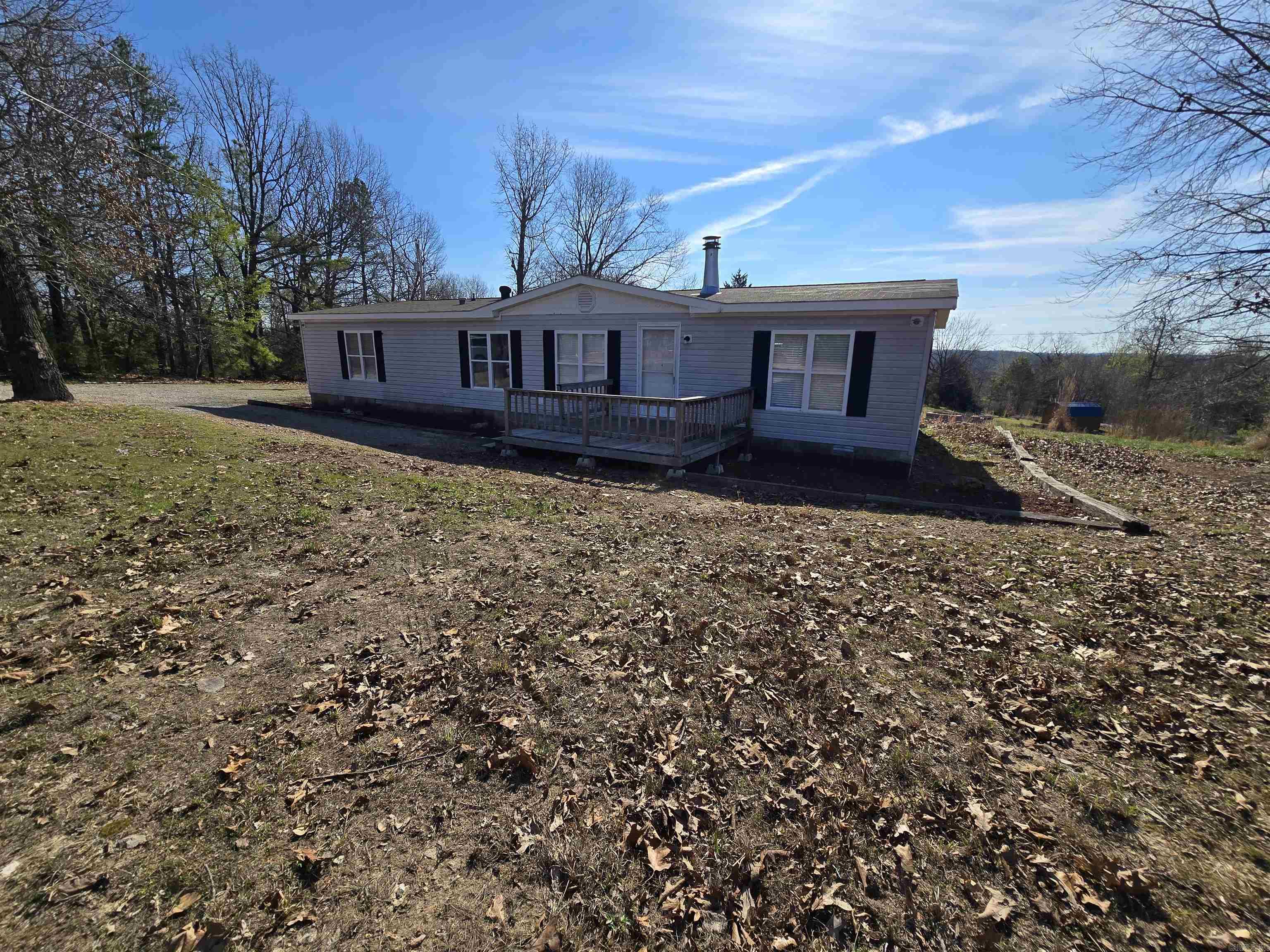 Home close to Lake Norfork Access on level 0.72 AC M/L. 3 Bedroom 3 bath nice size rooms. Fireplace Open kitchen Primary bedroom has ensuite Bath. Deck to enjoy wildlife. Appliances convey. 1904 SQ FT $185,000