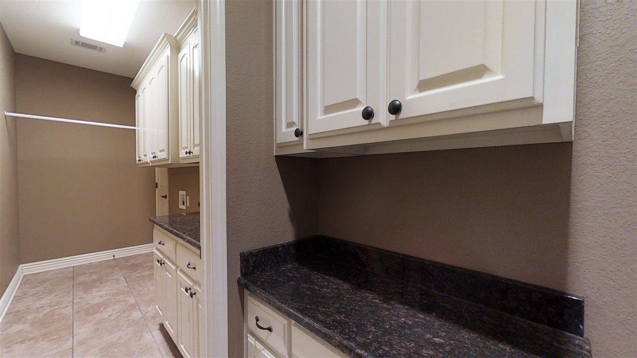NORTH HILLS ESTATES - Residential