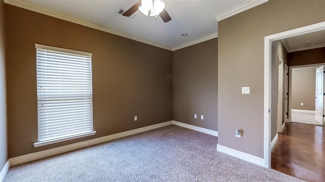 NORTH HILLS ESTATES - Residential