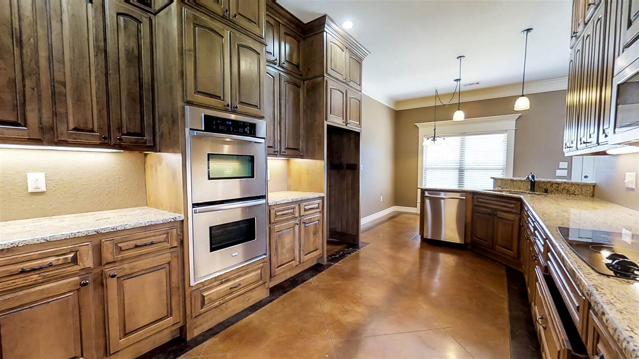 NORTH HILLS ESTATES - Residential