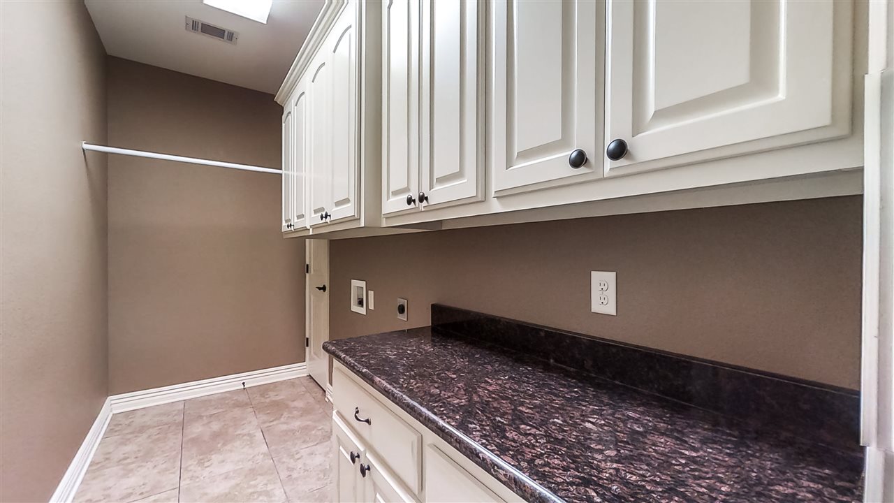 NORTH HILLS ESTATES - Residential