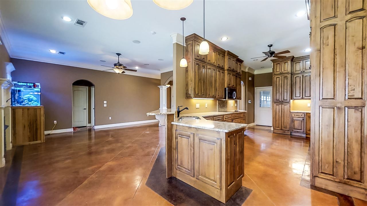 NORTH HILLS ESTATES - Residential