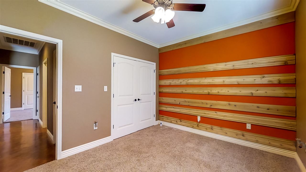 NORTH HILLS ESTATES - Residential